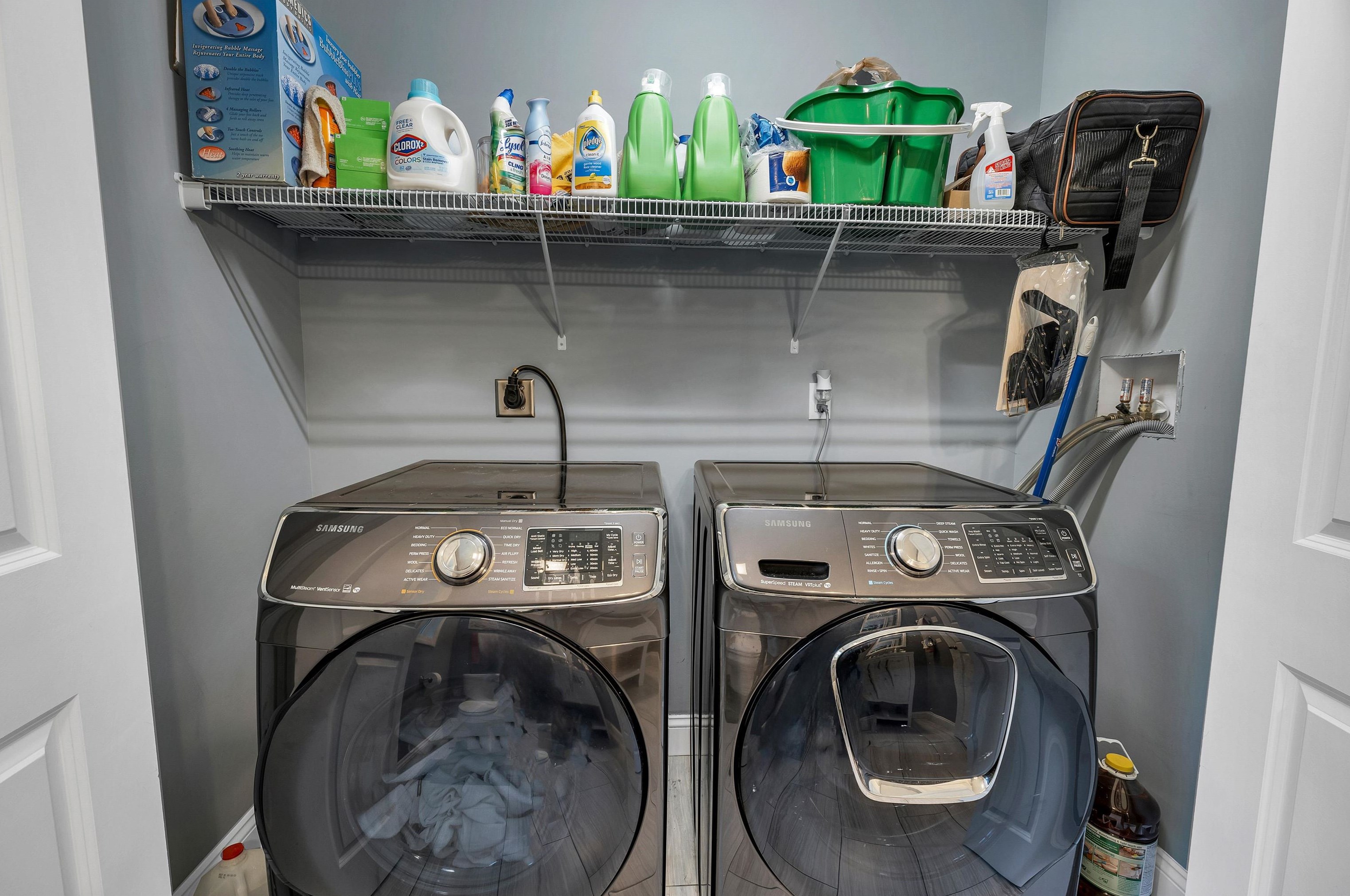 227 Ash Swamp Rd, Newmarket NH 03857-2073 exterior