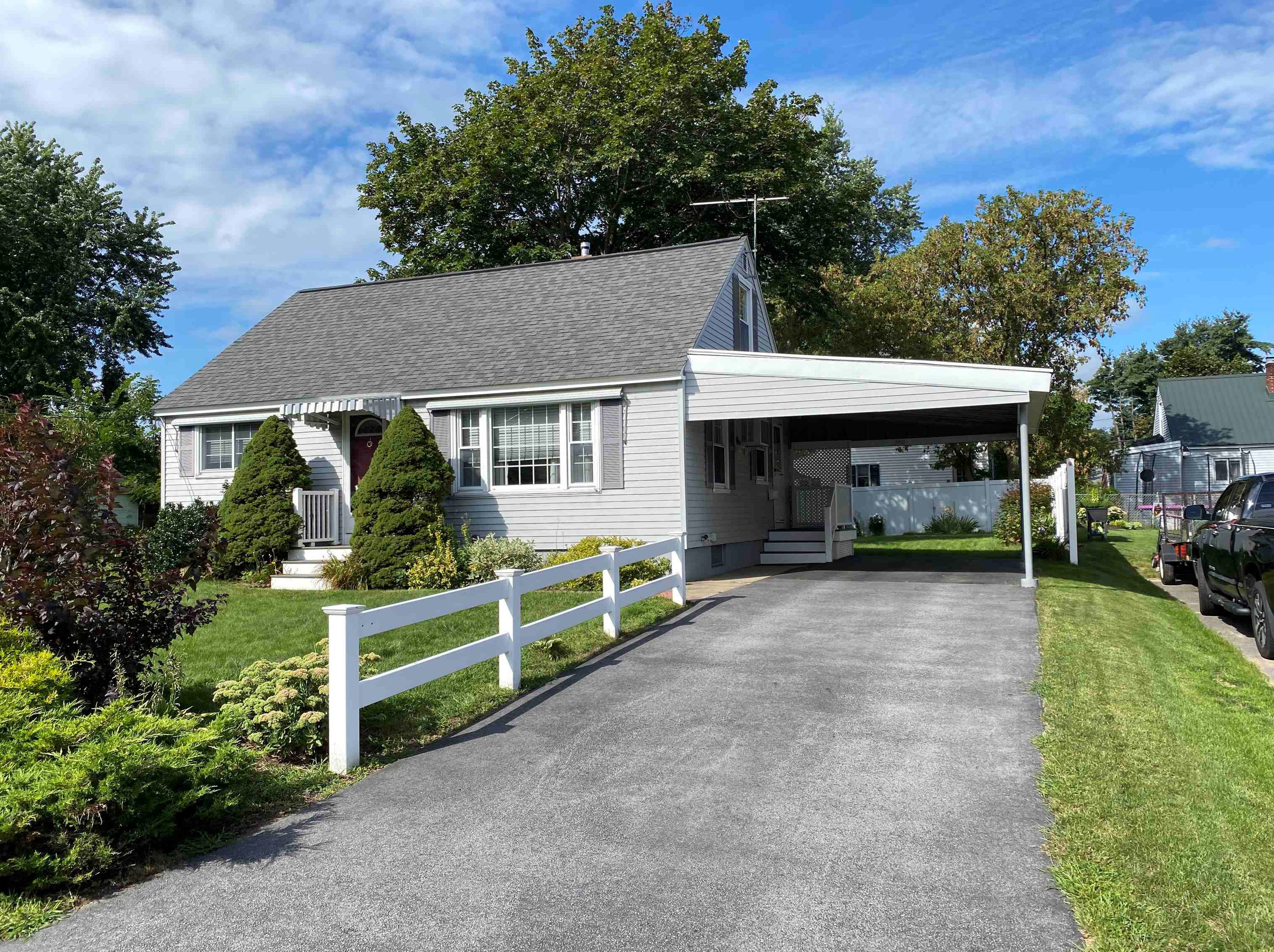 340 Knowlton St, Manchester, NH 03103-2861