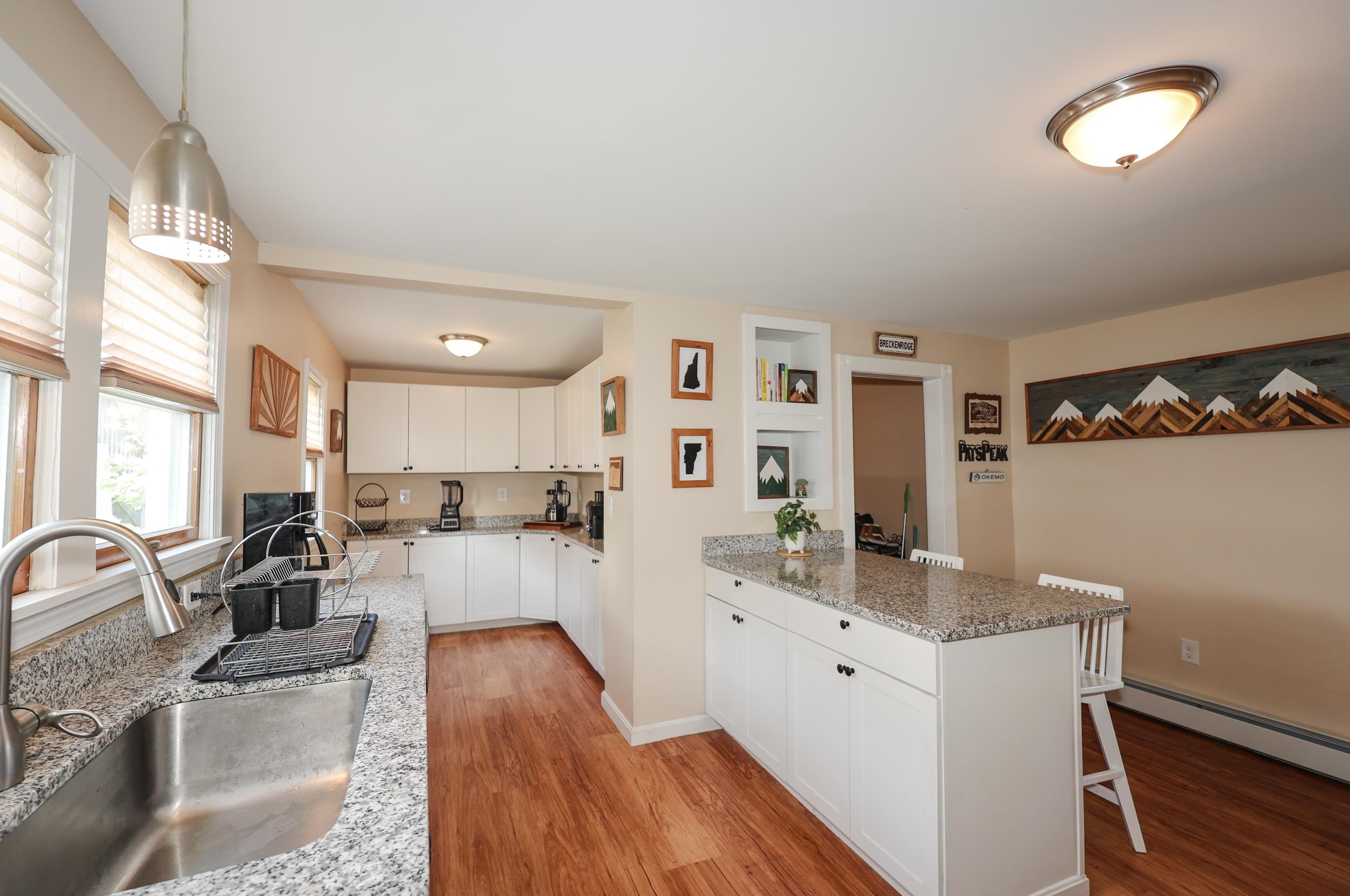 161 Mammoth Rd, Manchester NH  03109-4907 exterior