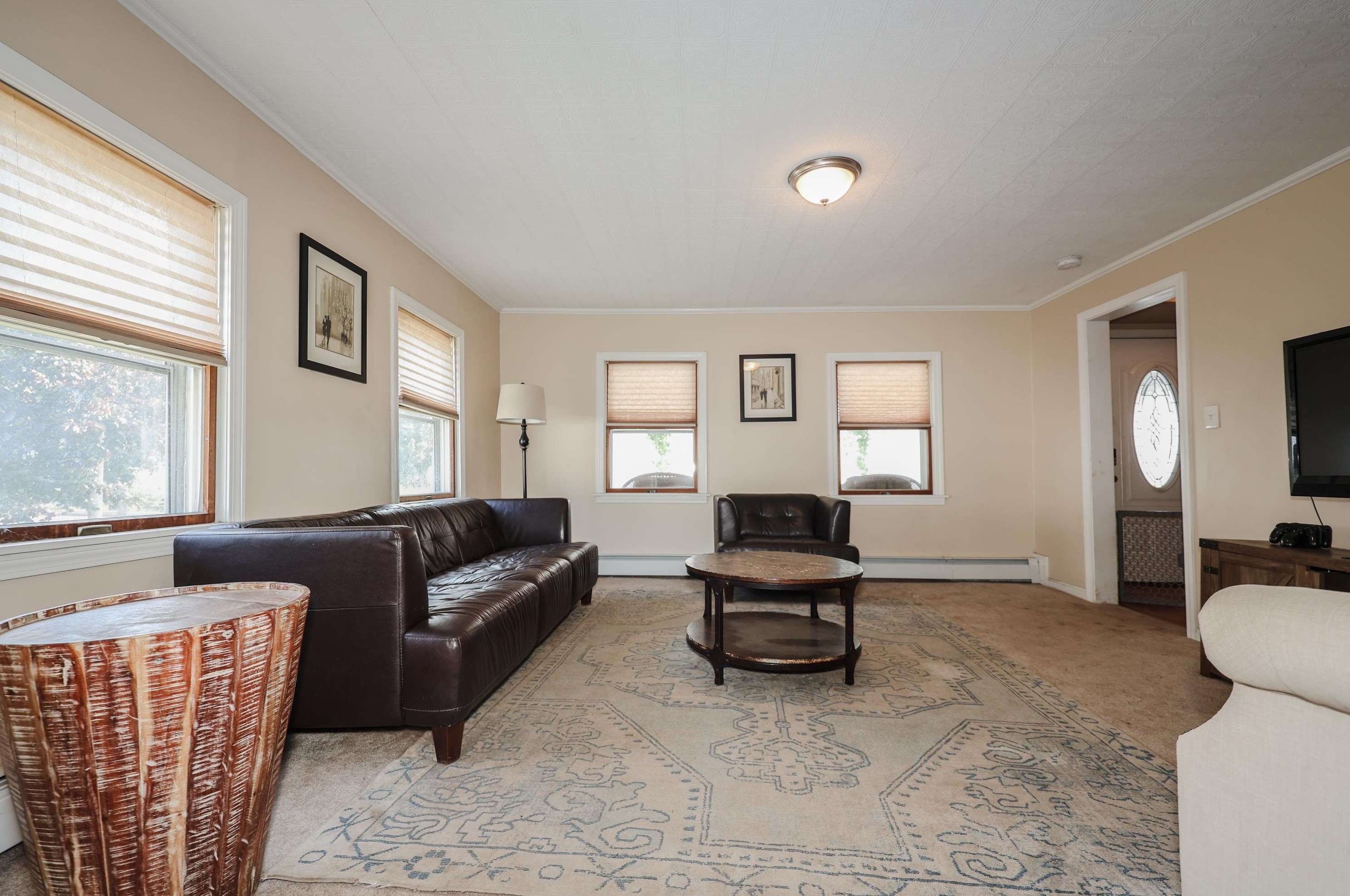 161 Mammoth Rd, Manchester NH  03109-4907 exterior