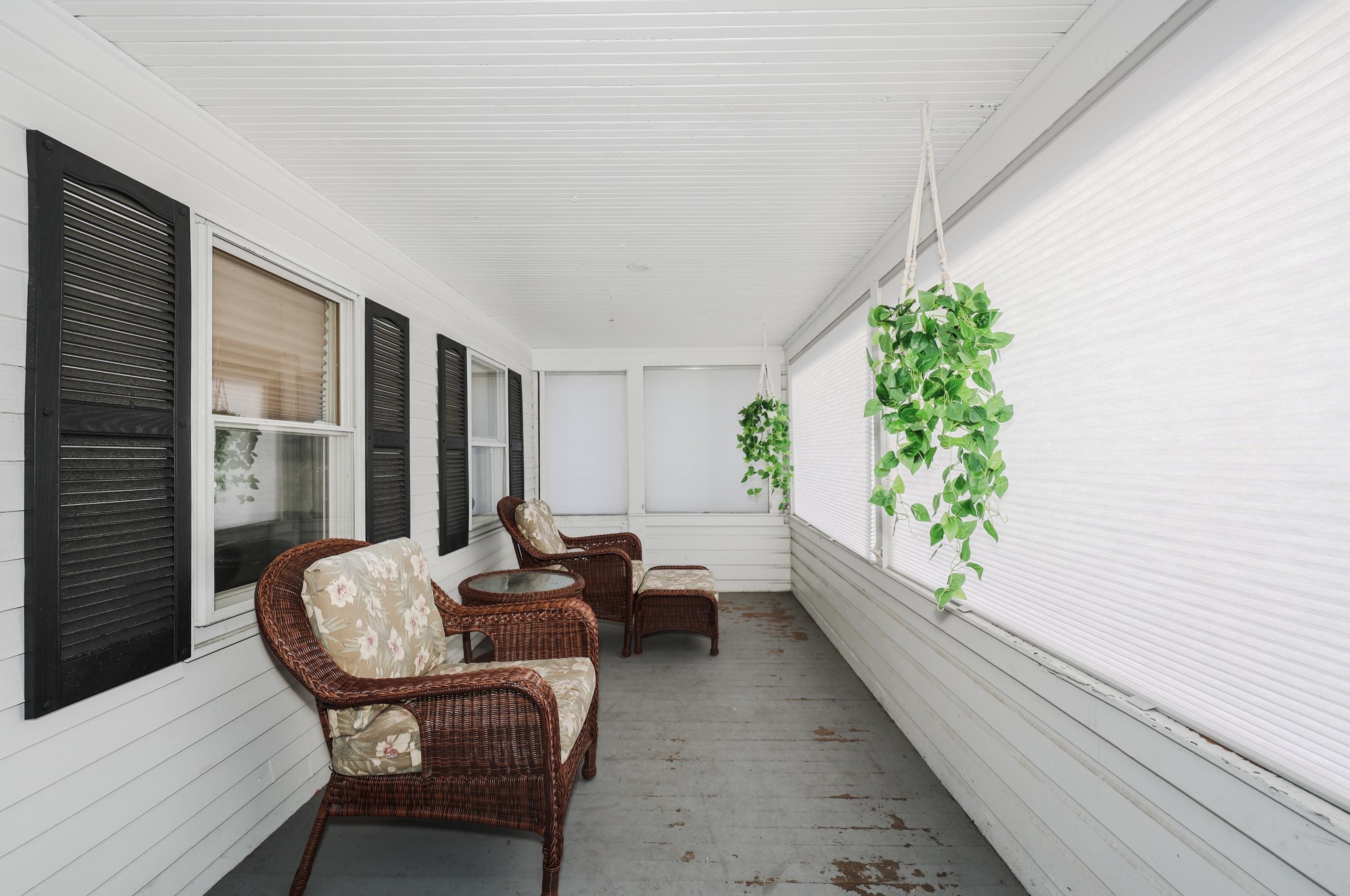 161 Mammoth Rd, Manchester NH  03109-4907 exterior