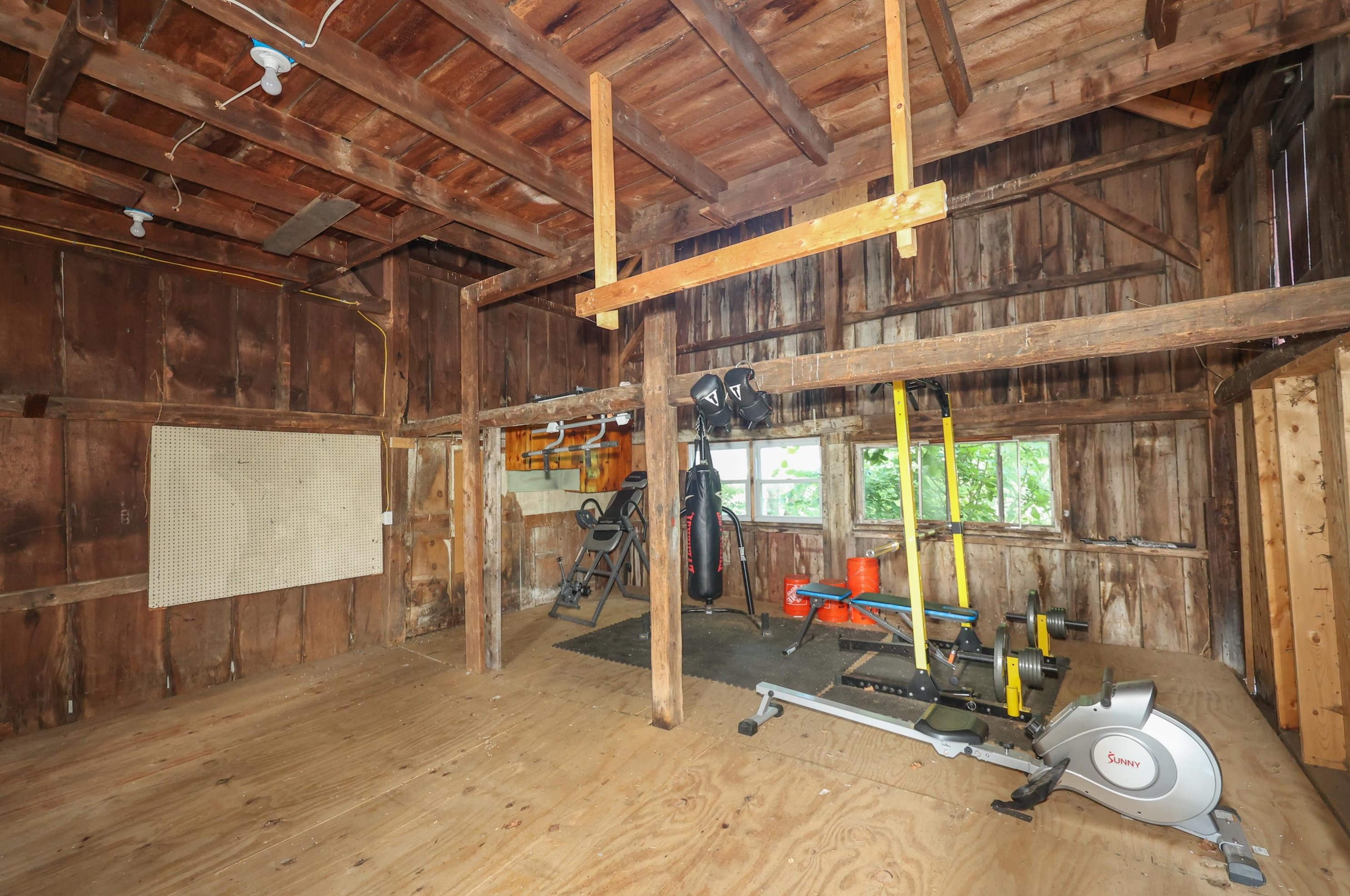 161 Mammoth Rd, Manchester NH  03109-4907 exterior