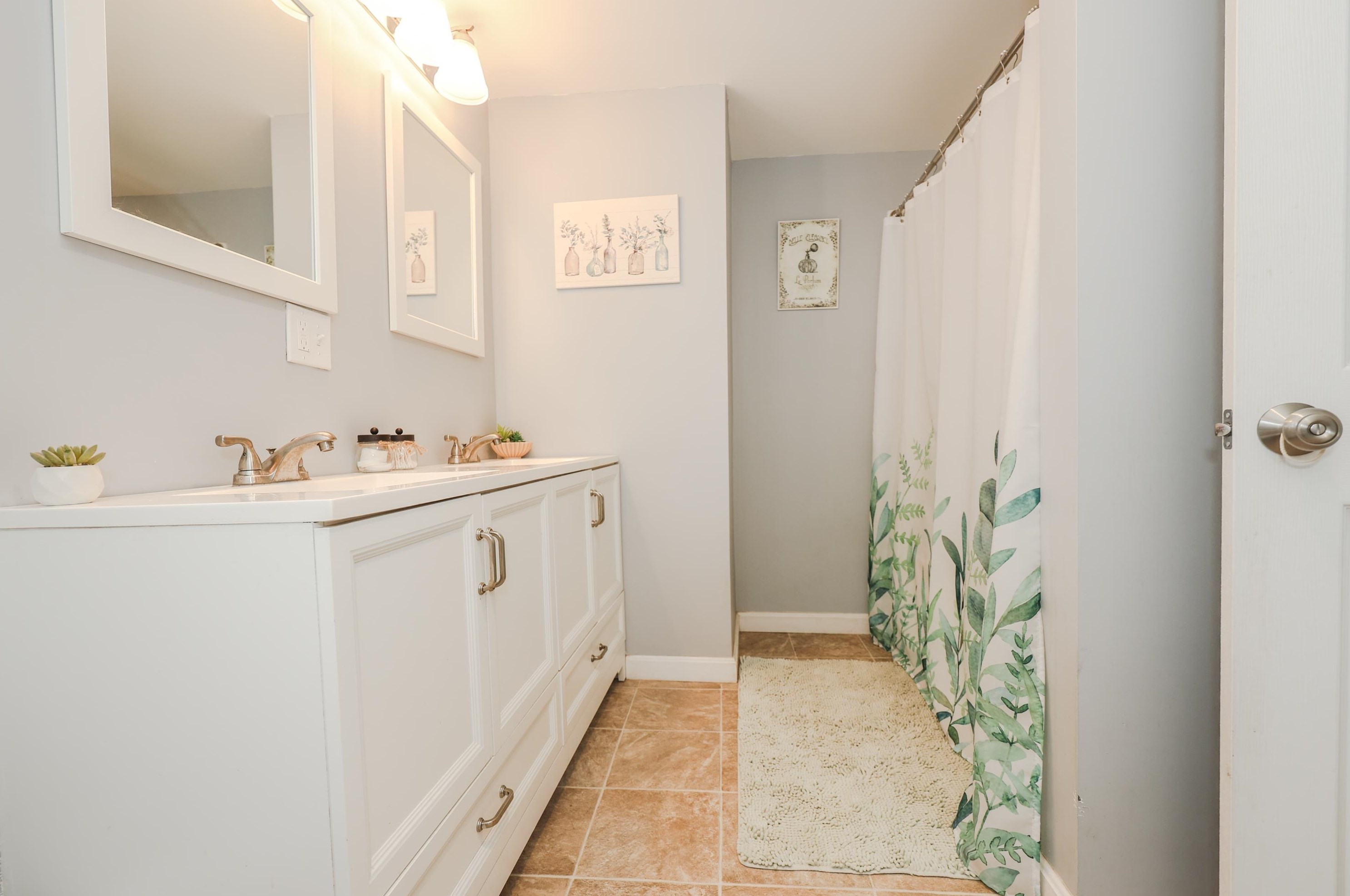 161 Mammoth Rd, Manchester NH  03109-4907 exterior