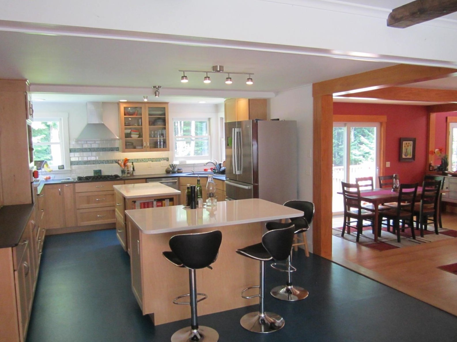 48 Goose Hole Ln, New London, NH 03257