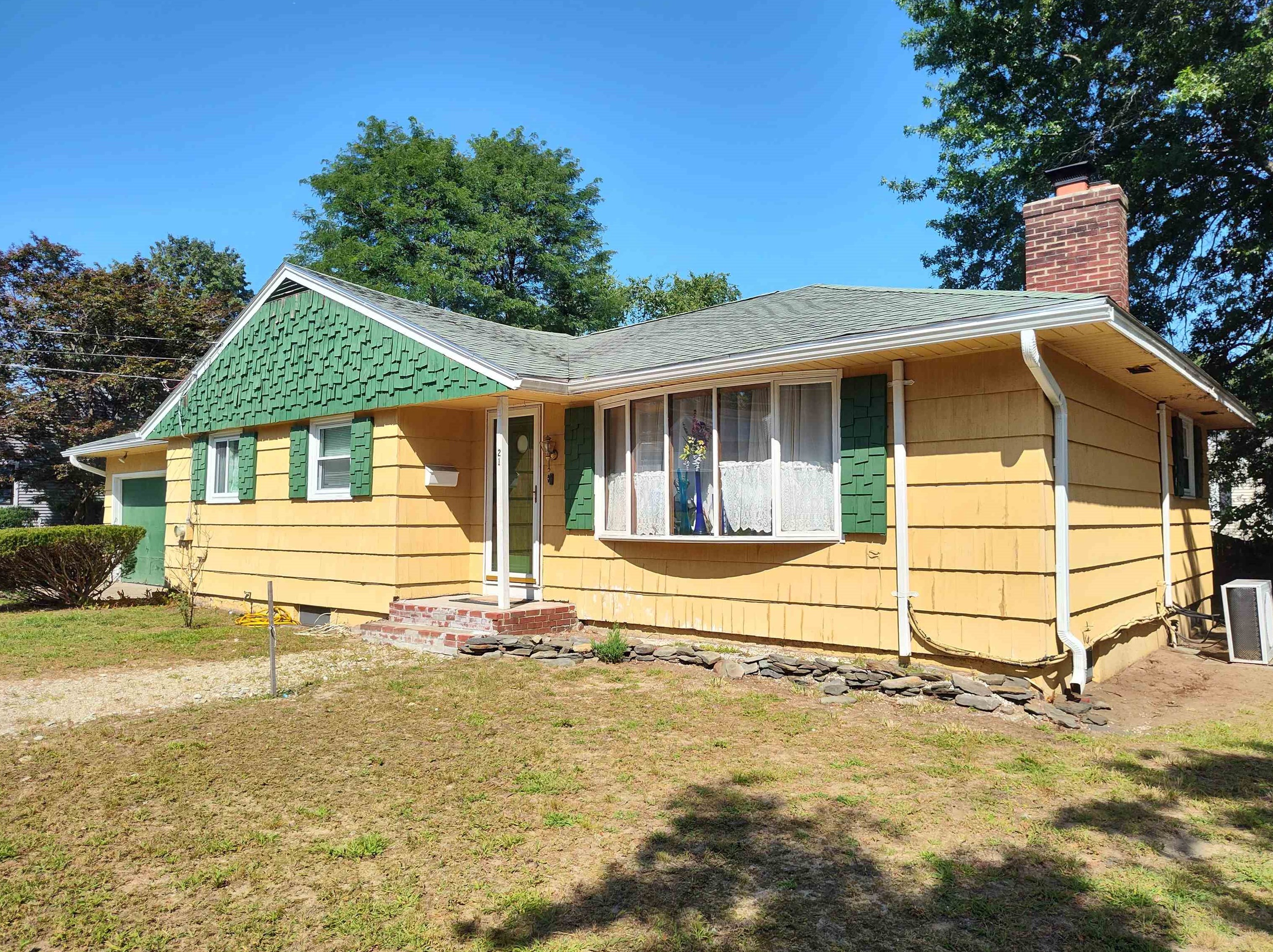 21 Robinson Rd, Nashua, NH 03060