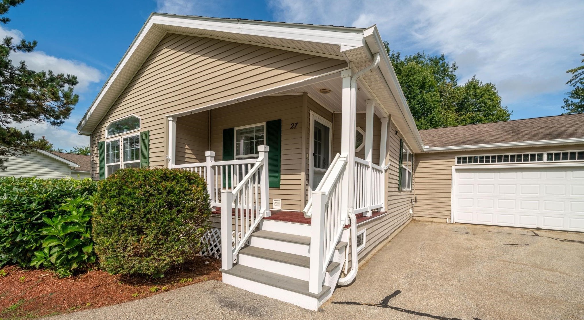 27 Mill Pine Rd, Sandown, NH 03873