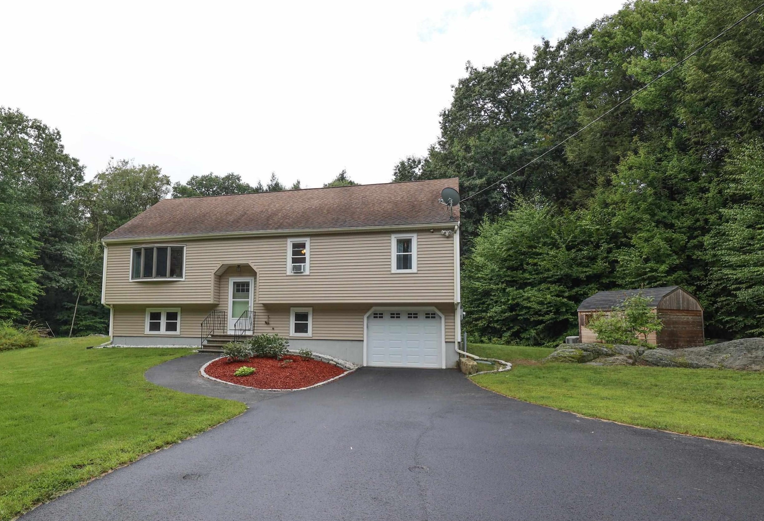 100 Mt Delight Rd, Deerfield, NH 03037