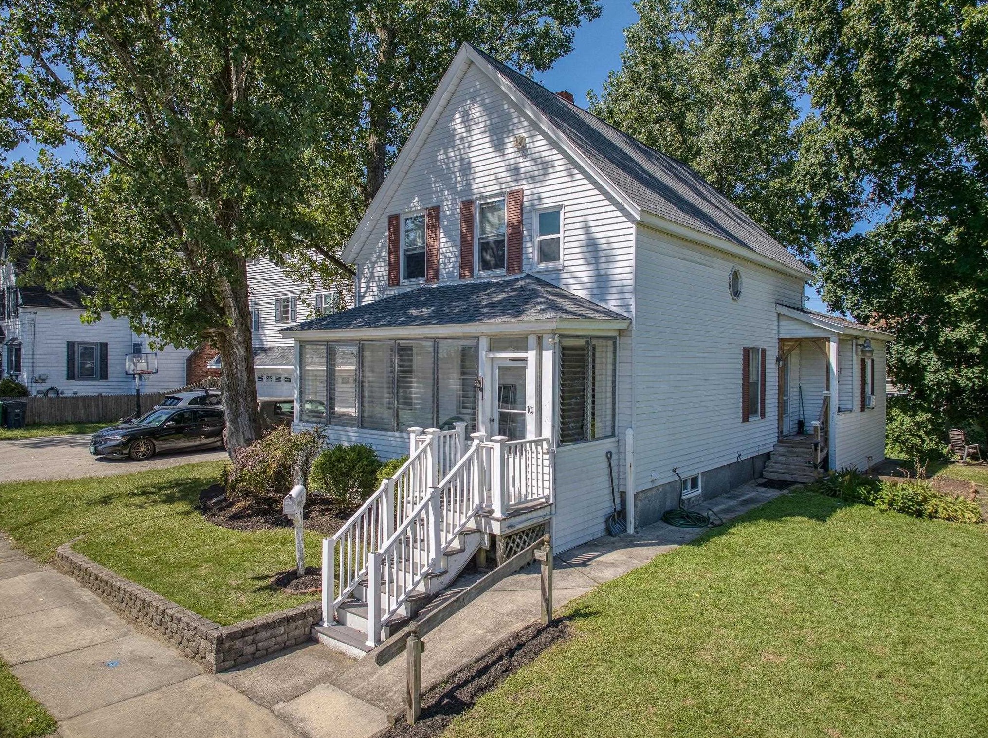 101 Blossom St, Nashua, NH 03060