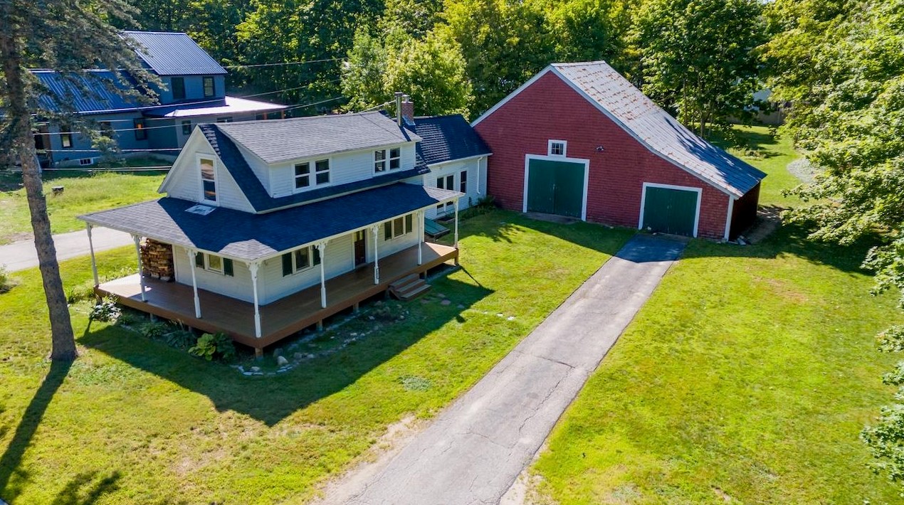 161 Seavey St, Hales Location, NH 03860