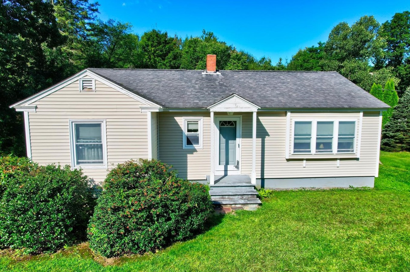 48 Newfields Rd, Kensington, NH 03833-4542