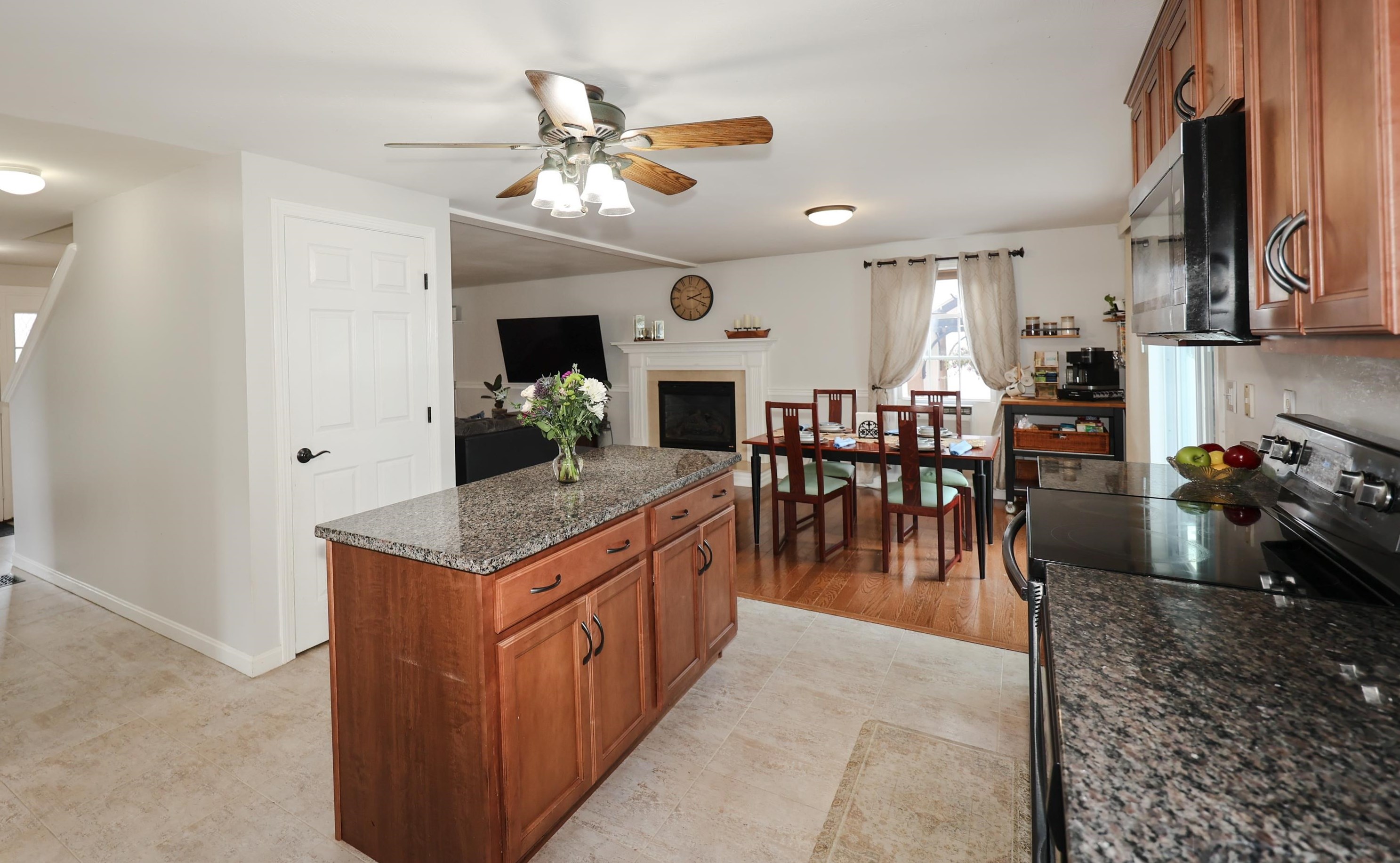 440 Whittington St, Manchester NH  03104-6493 exterior