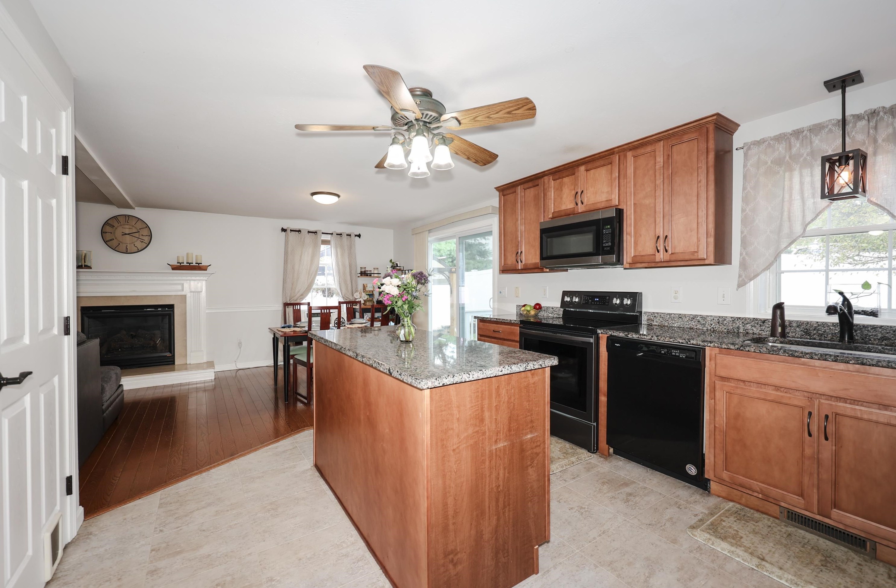 440 Whittington St, Manchester NH  03104-6493 exterior