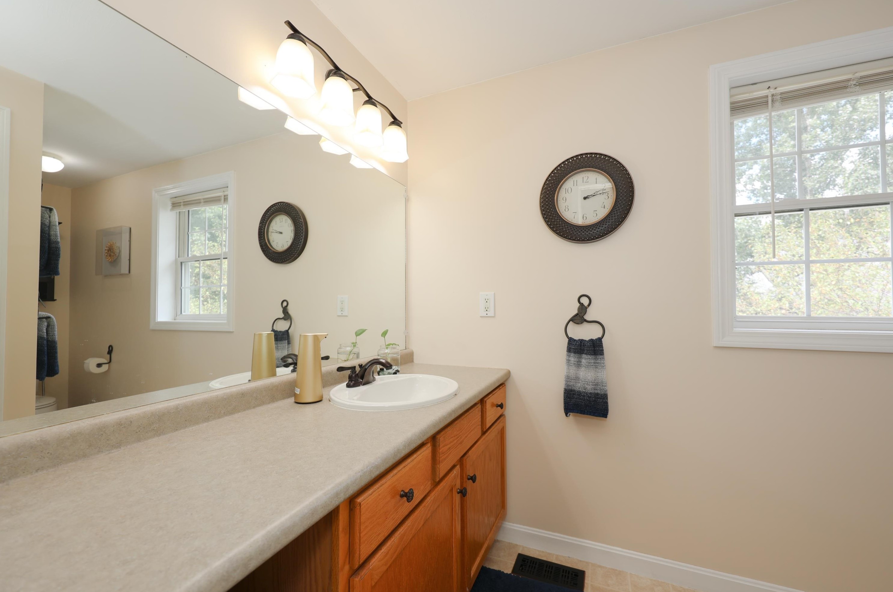 440 Whittington St, Manchester NH  03104-6493 exterior