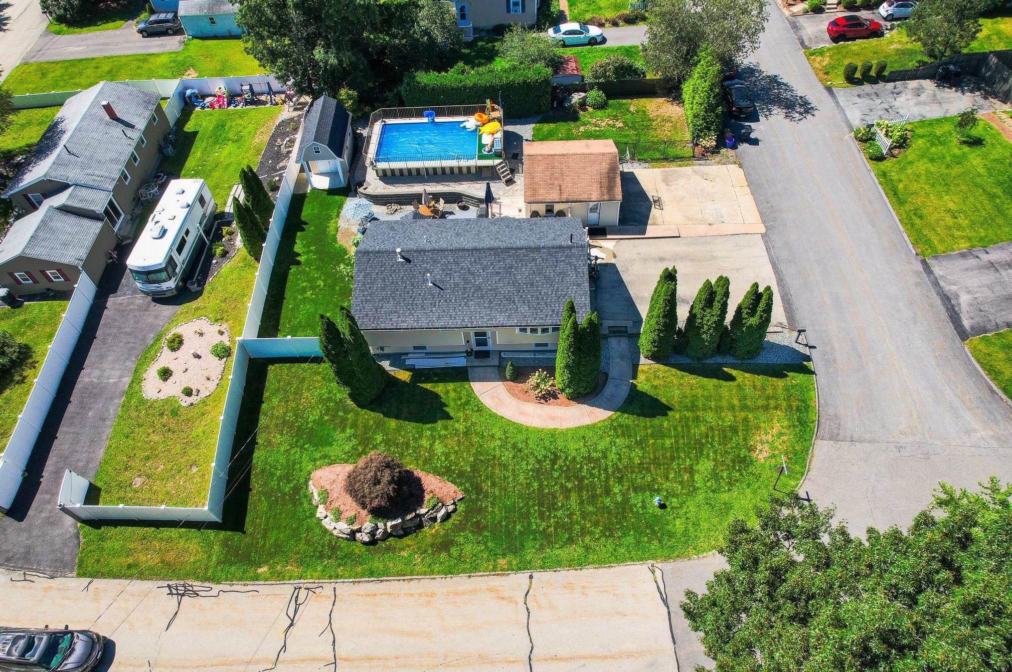 44 Yarmouth Dr, Nashua, NH 03062