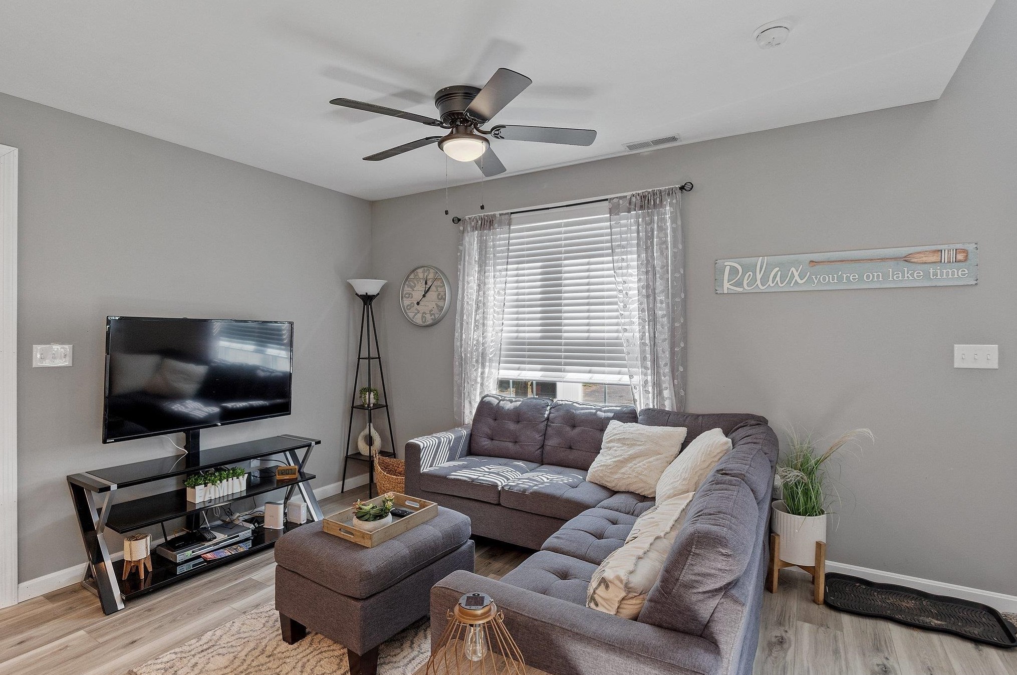 22 Circle Dr, Meredith NH  03253-6304 exterior