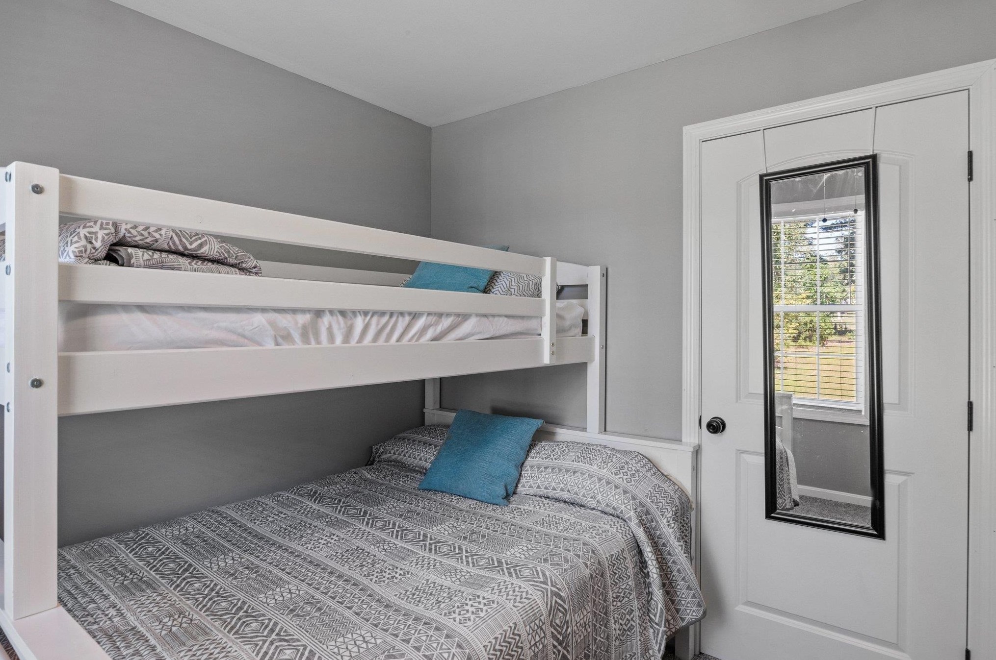 22 Circle Dr, Meredith NH  03253-6304 exterior