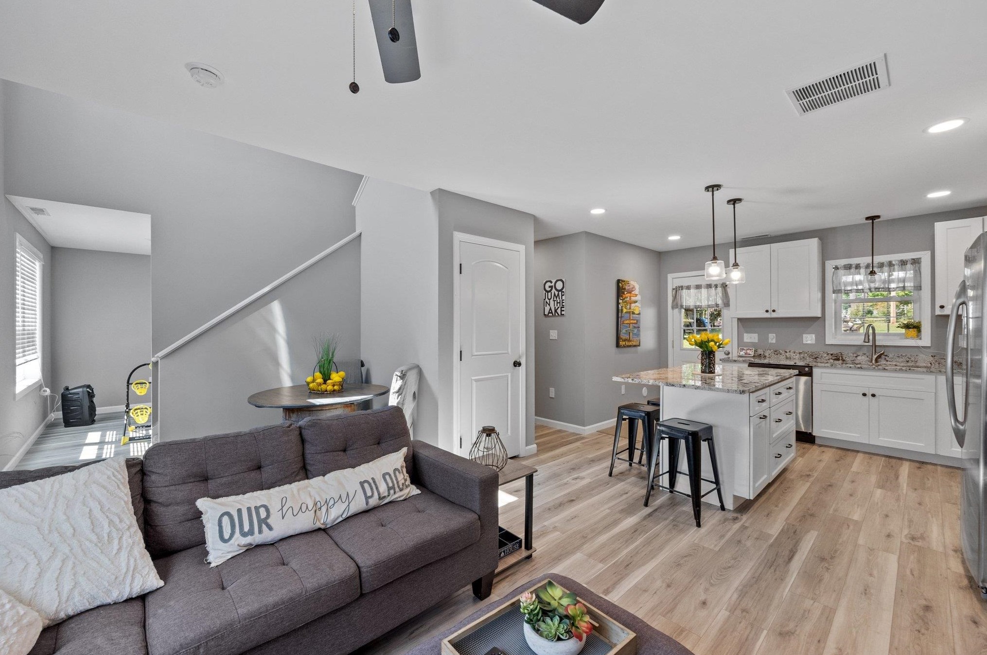 22 Circle Dr, Meredith NH  03253-6304 exterior