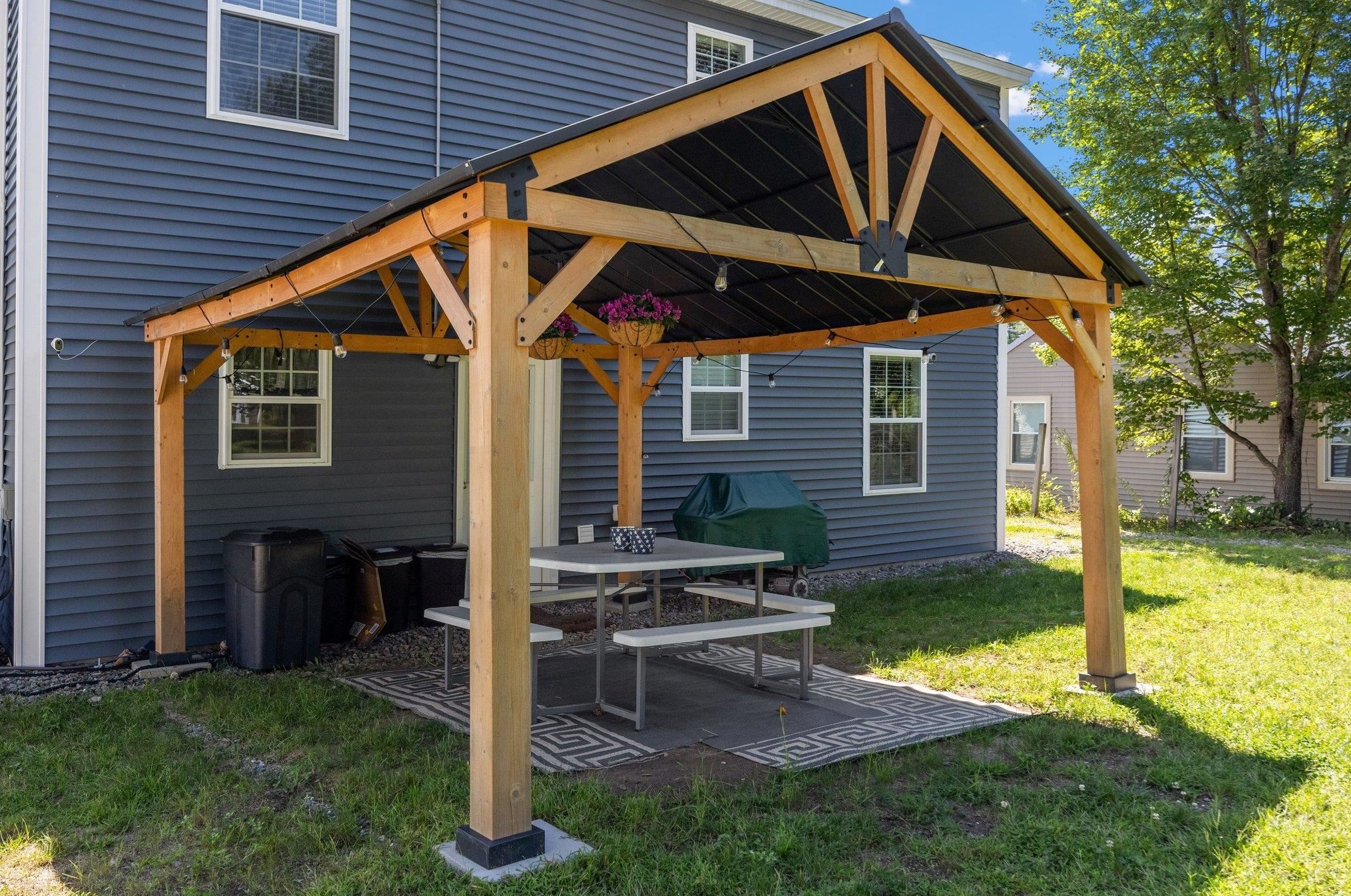 22 Circle Dr, Meredith NH  03253-6304 exterior