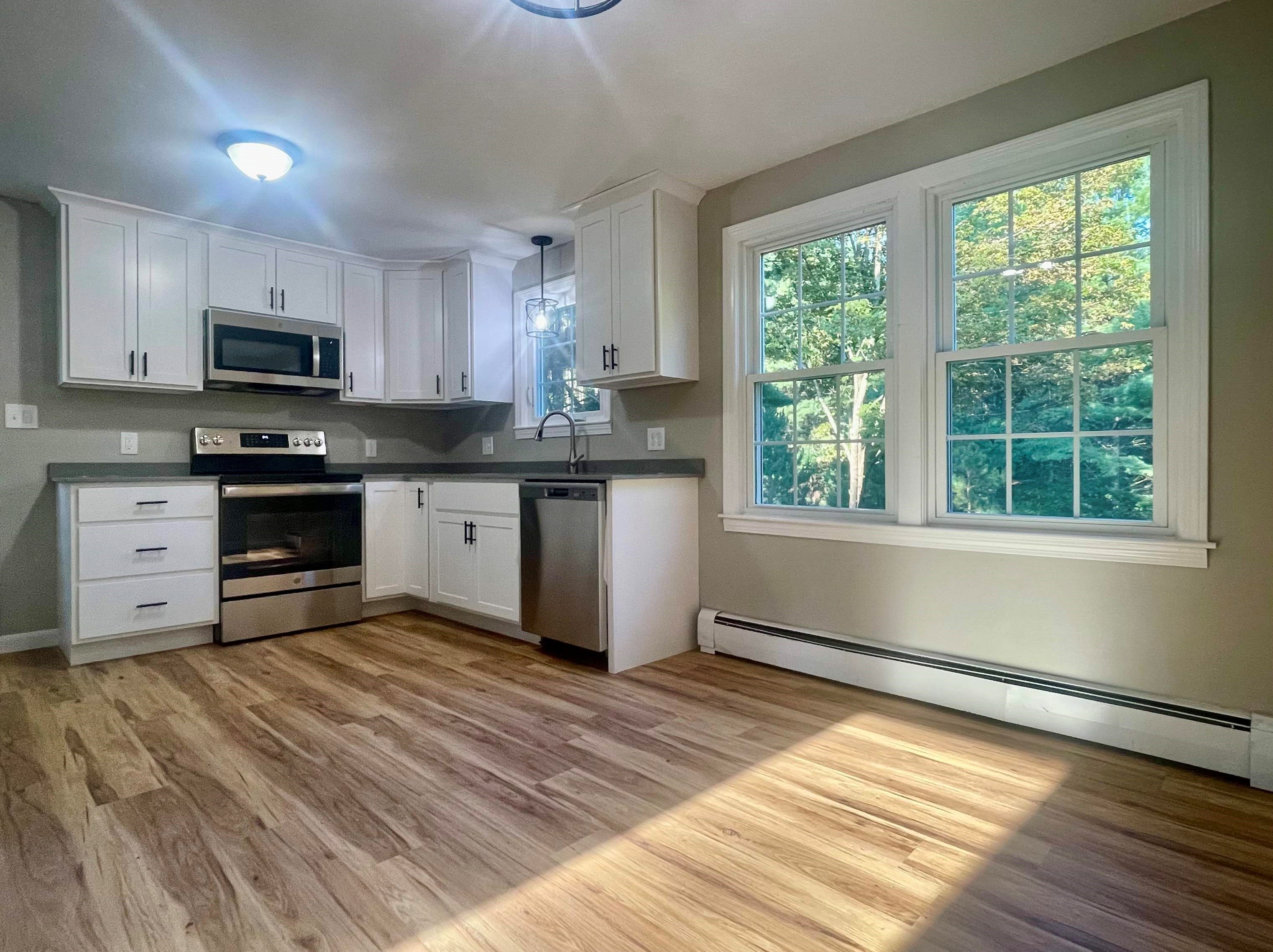 15 Horseshoe Ln, Londonderry, NH 03053