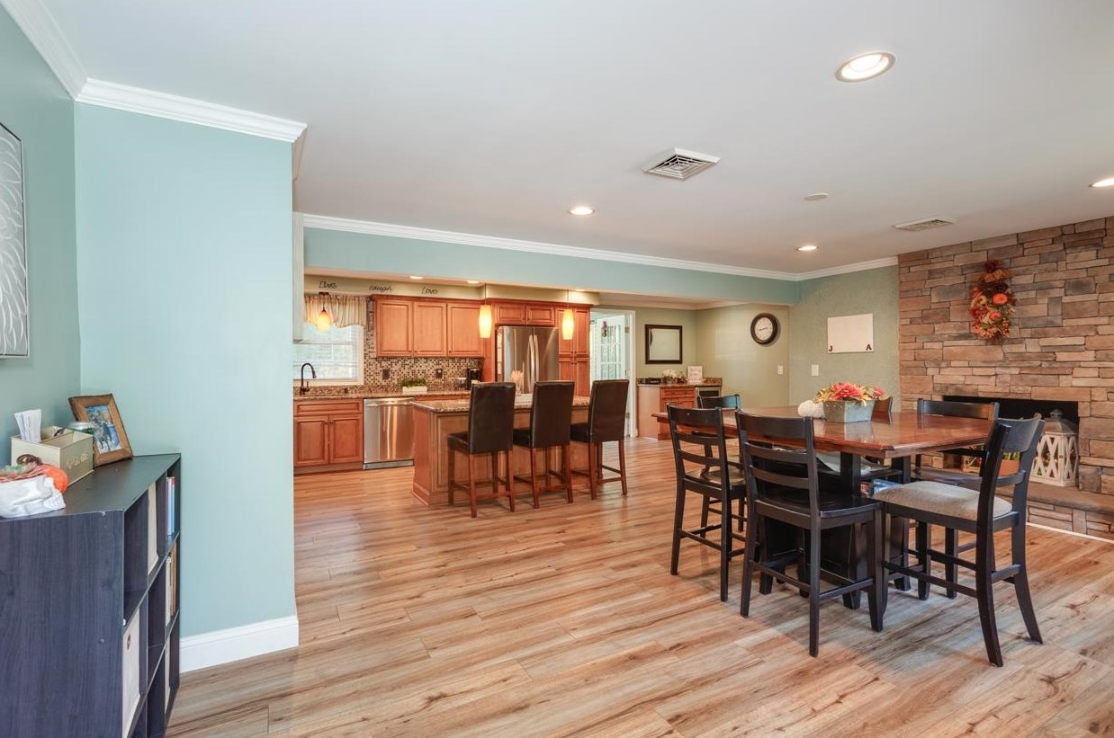 1 Parker Cir, Hudson, NH 03052-2429
