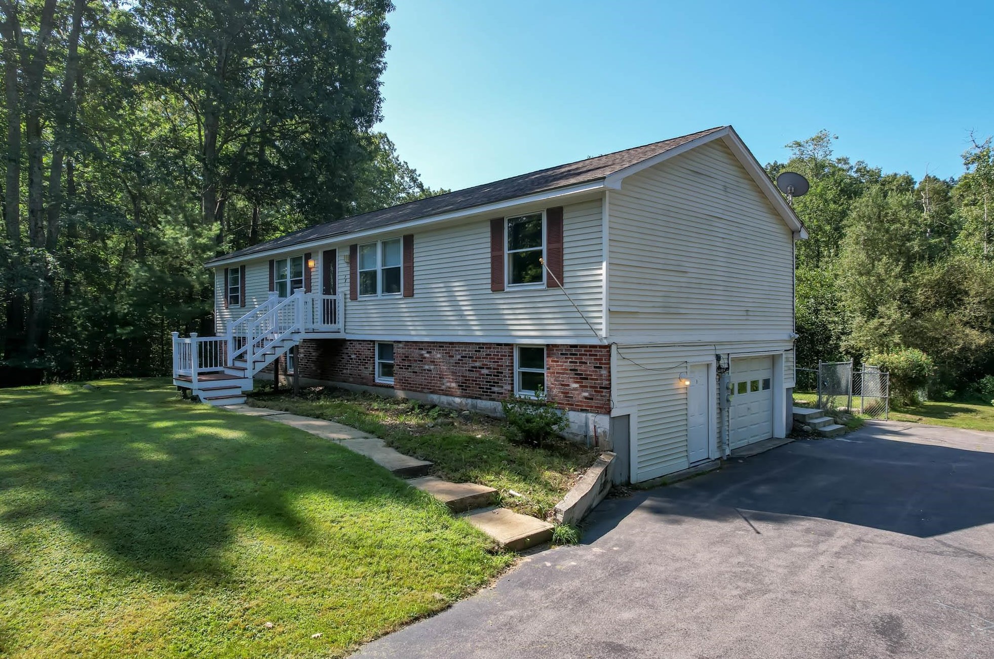 9 Gardner Cir, Londonderry, NH 03053