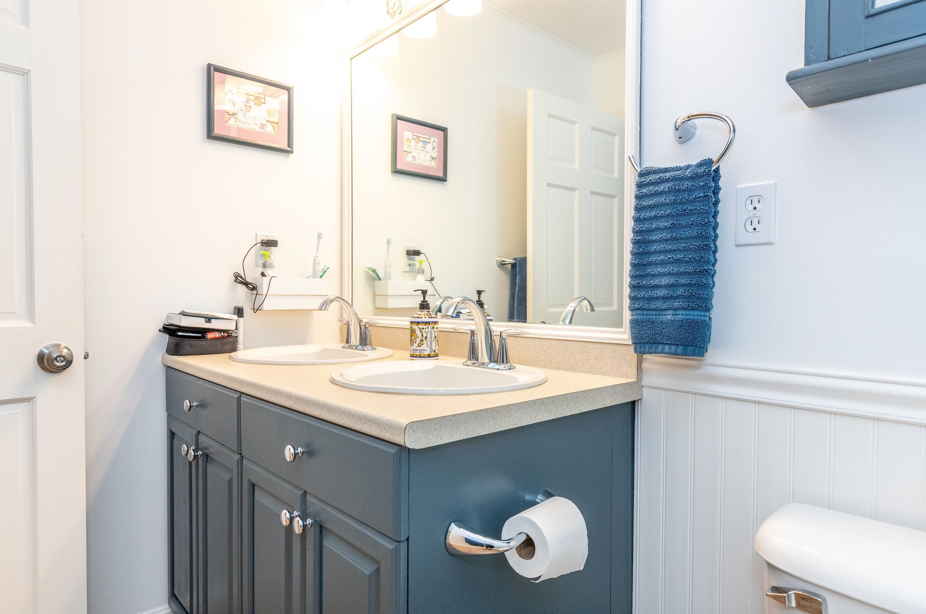 8 Canter Ct, Nashua NH  03063-2929 exterior