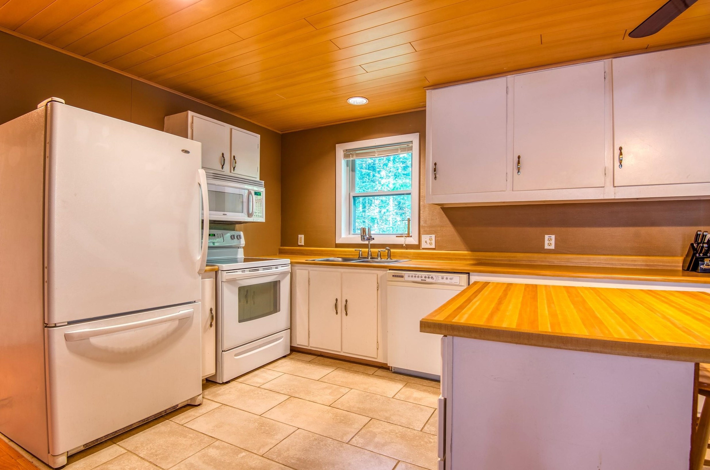 2 Stony Brk Rd, Shelburne NH  03581-1350 exterior