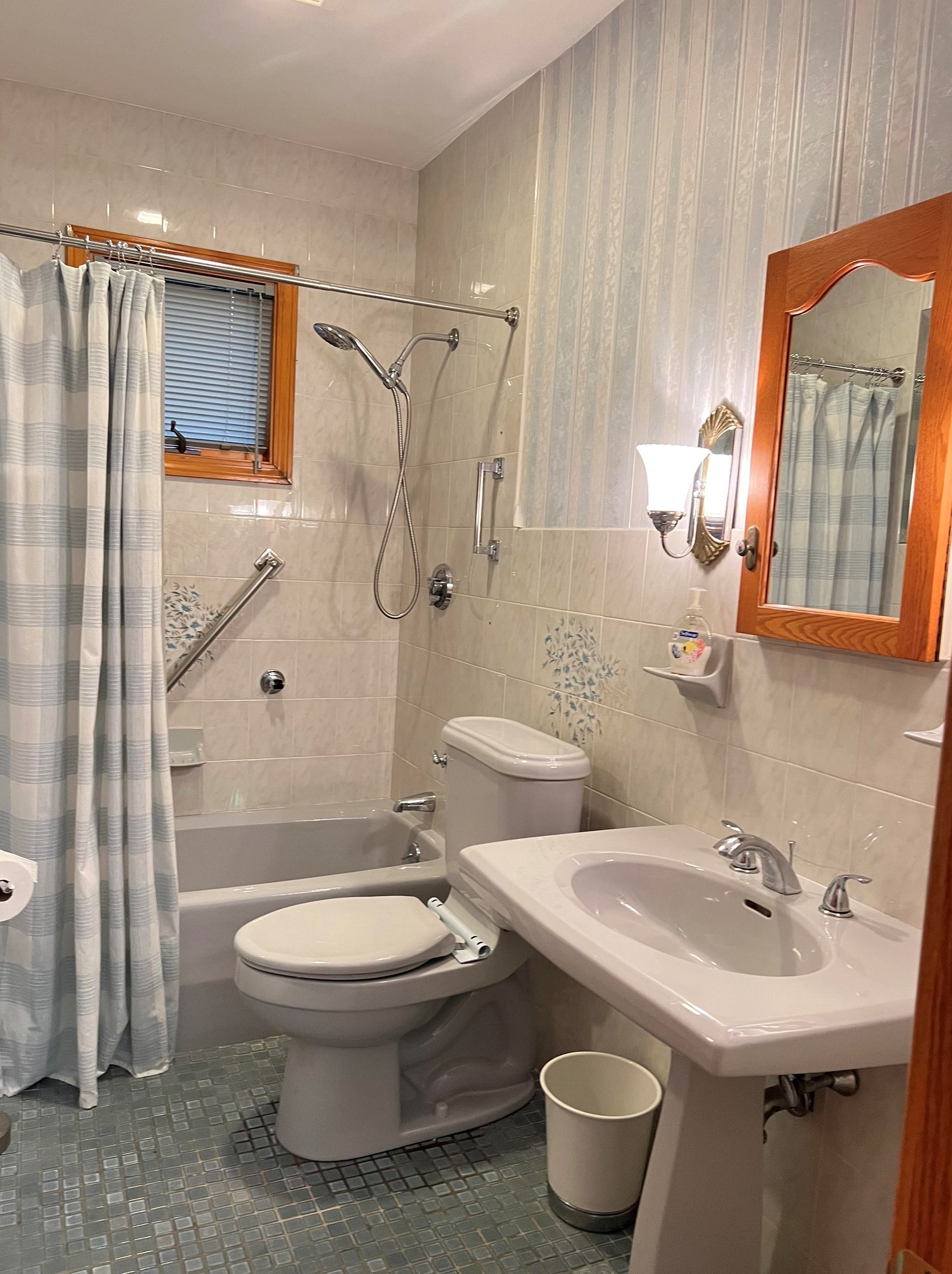 526 Amherst St, Manchester NH 03104-5083 exterior