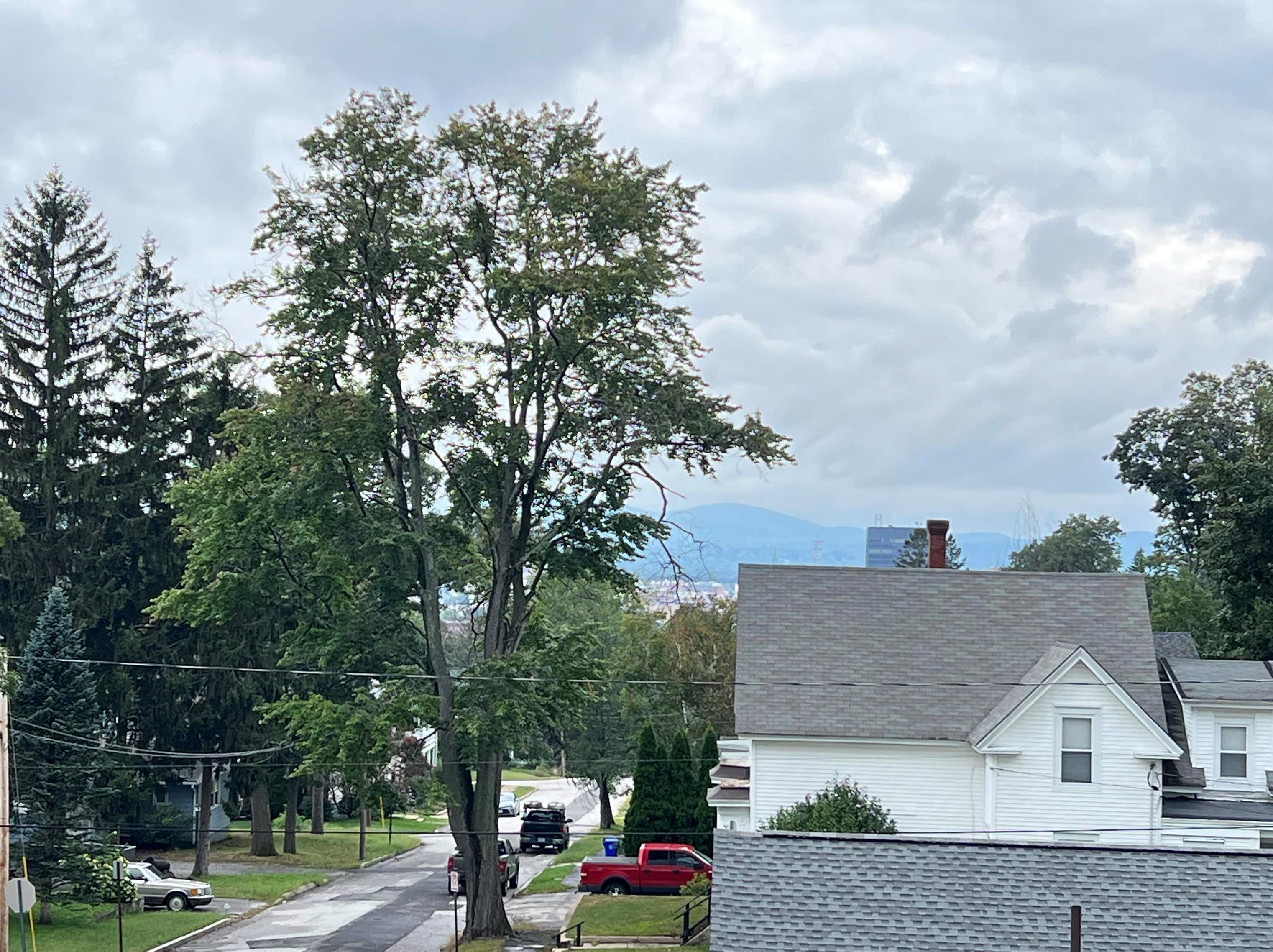 526 Amherst St, Manchester NH 03104-5083 exterior