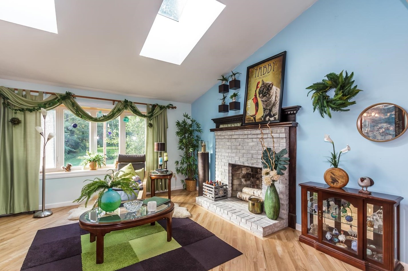 137 Pinecrest Rd, Hudson NH  03052-2317 exterior