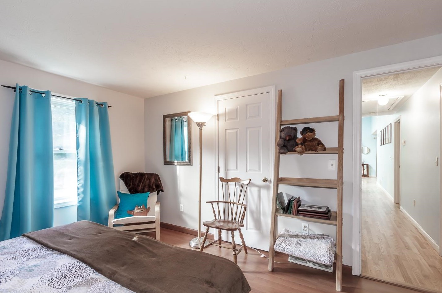 137 Pinecrest Rd, Hudson NH  03052-2317 exterior