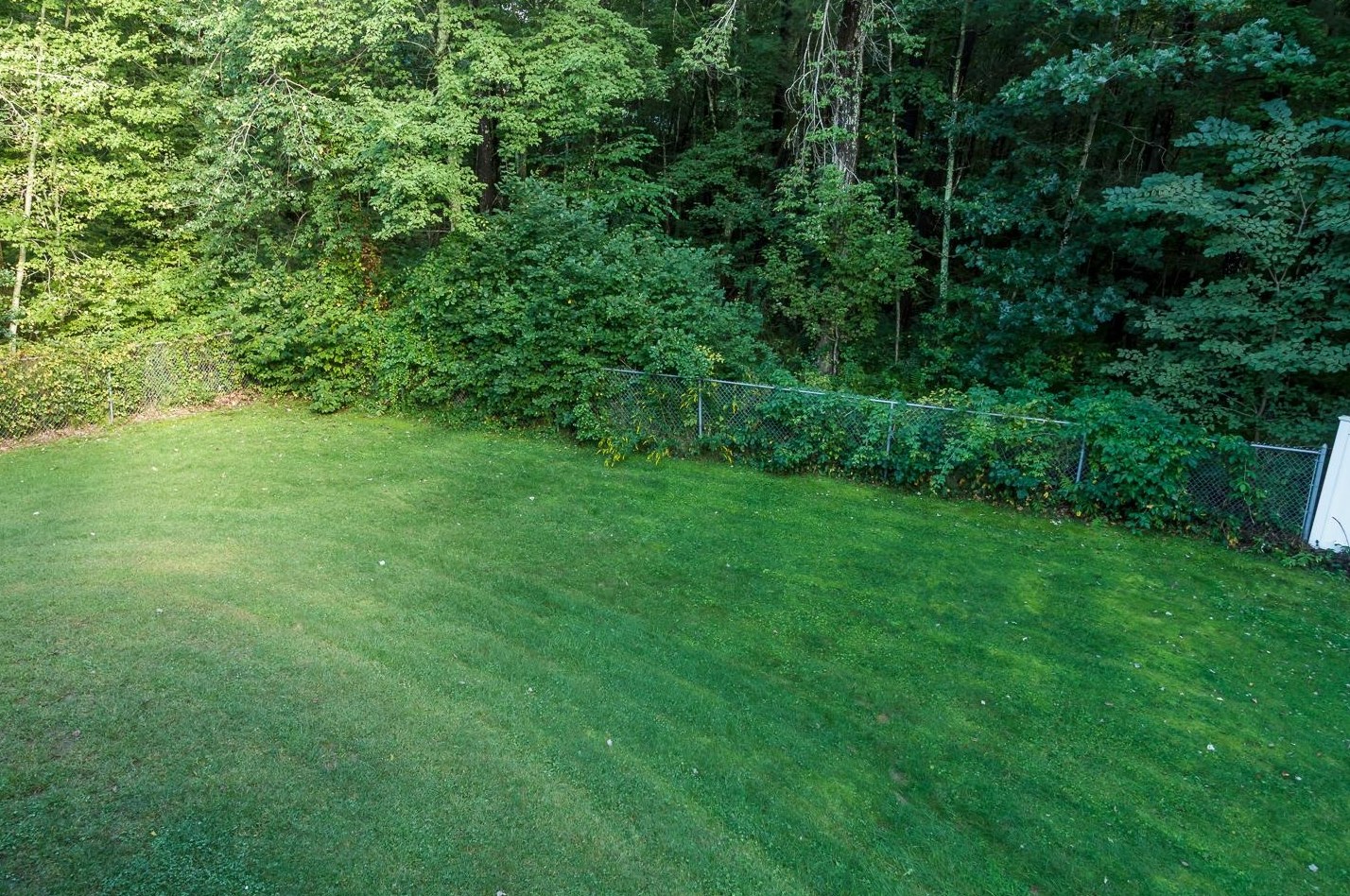 137 Pinecrest Rd, Hudson NH  03052-2317 exterior