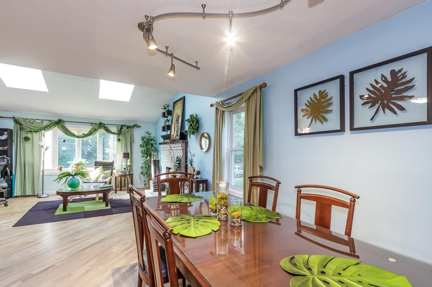 137 Pinecrest Rd, Hudson NH  03052-2317 exterior