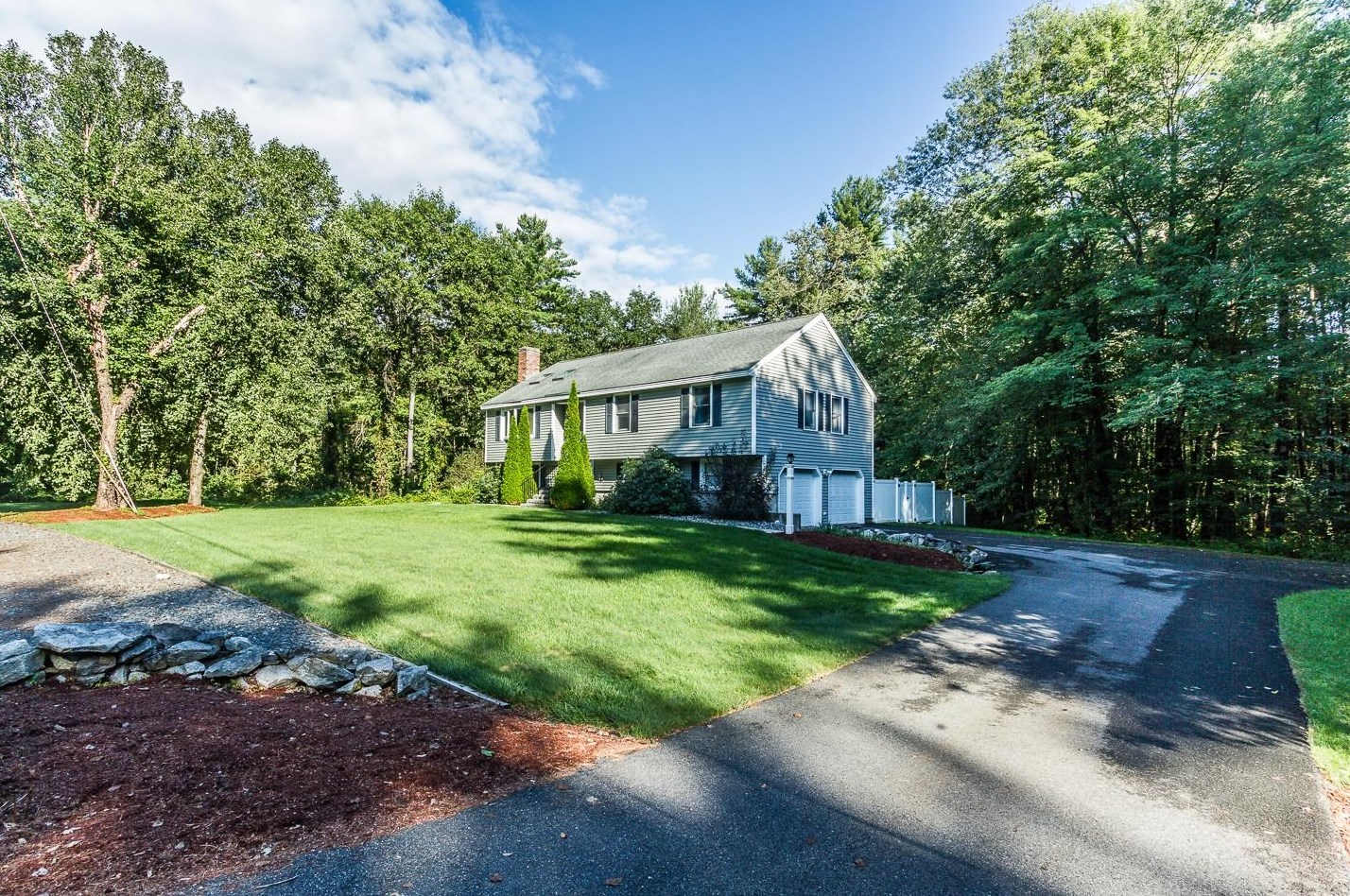 137 Pinecrest Rd, Hudson NH  03052-2317 exterior