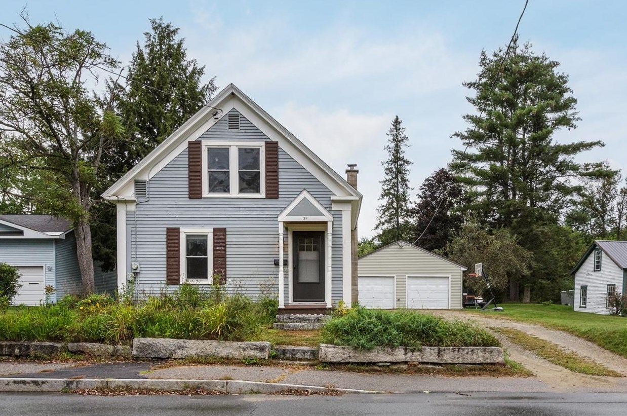 32 Mechanic St, Lancaster, NH 03584-3338