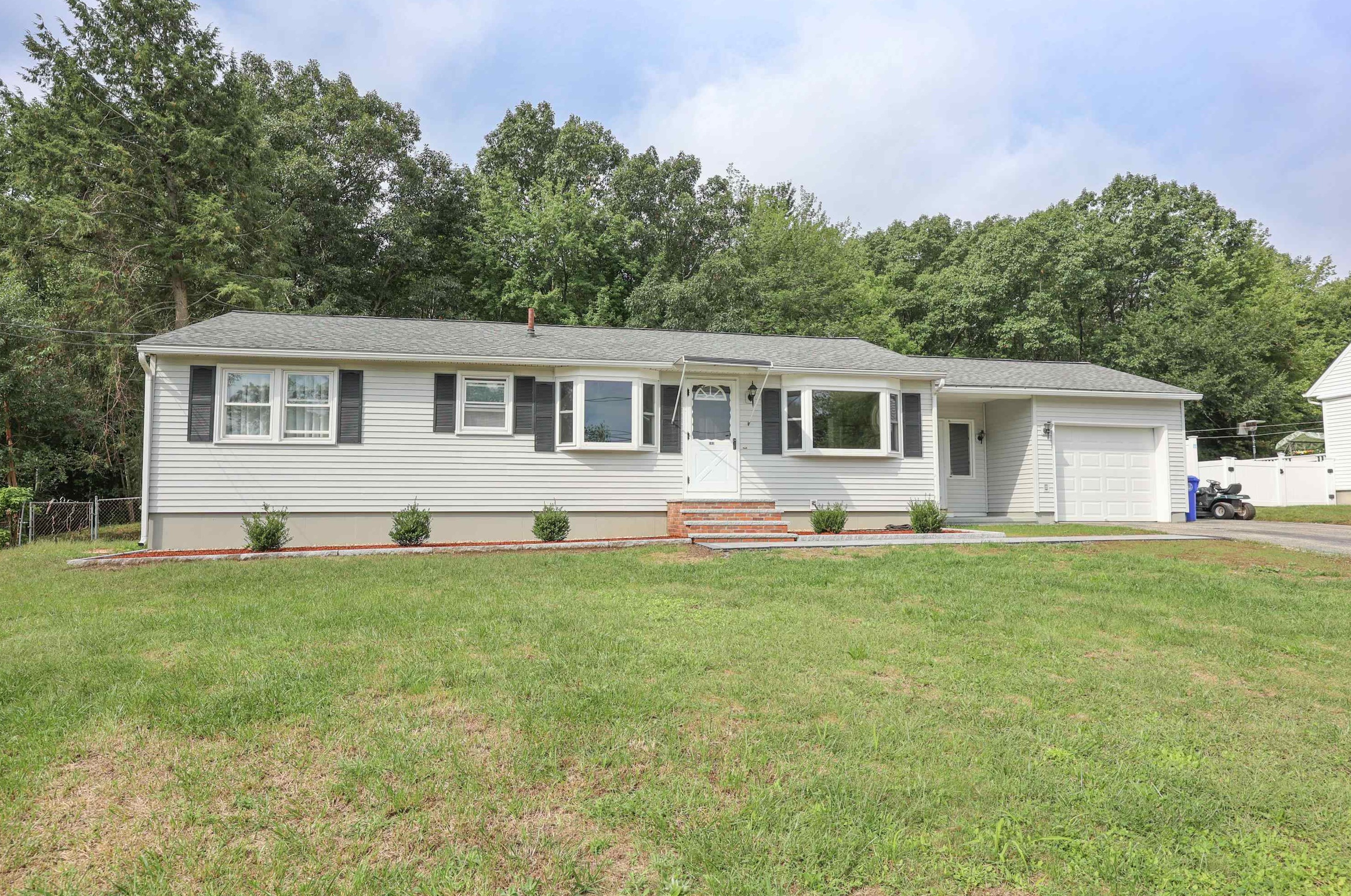 103 Greenwood Ct, Manchester, NH 03109-4904