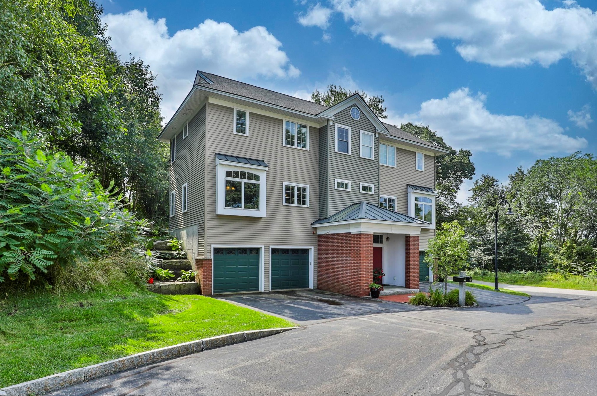 150 Riverwalk Way, Manchester NH  03101-2642 exterior