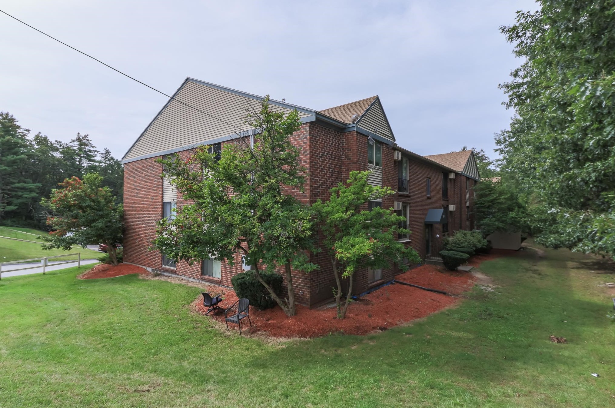 109 English Village Rd, Manchester, NH 03102-2472