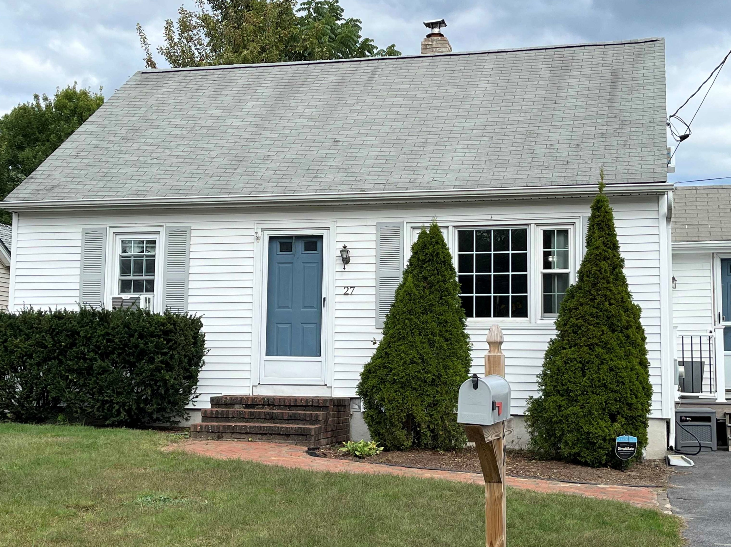 27 Eaton St, Manchester, NH 03109-4609