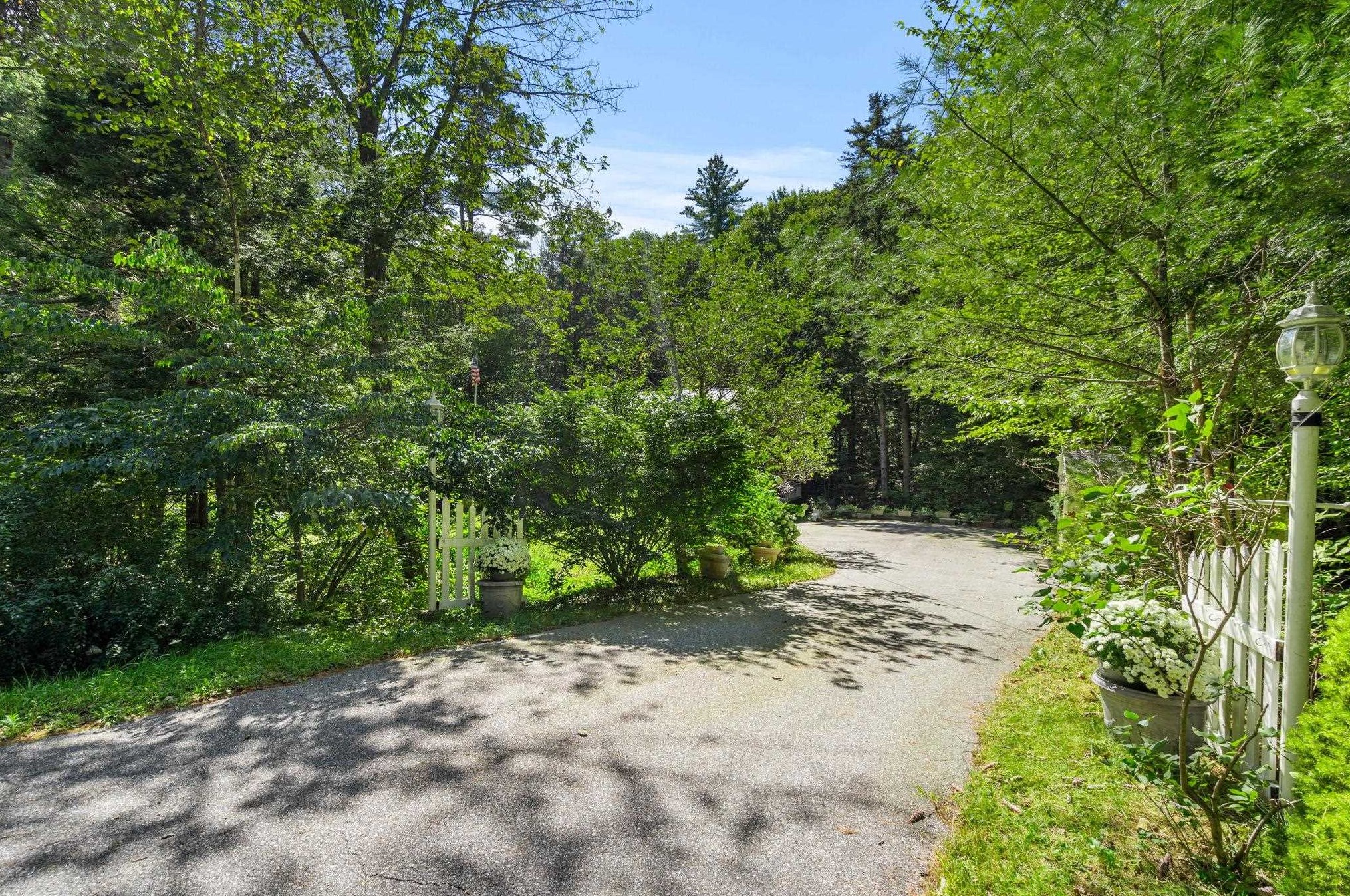 789 Deering Center Rd, Weare, NH 03281