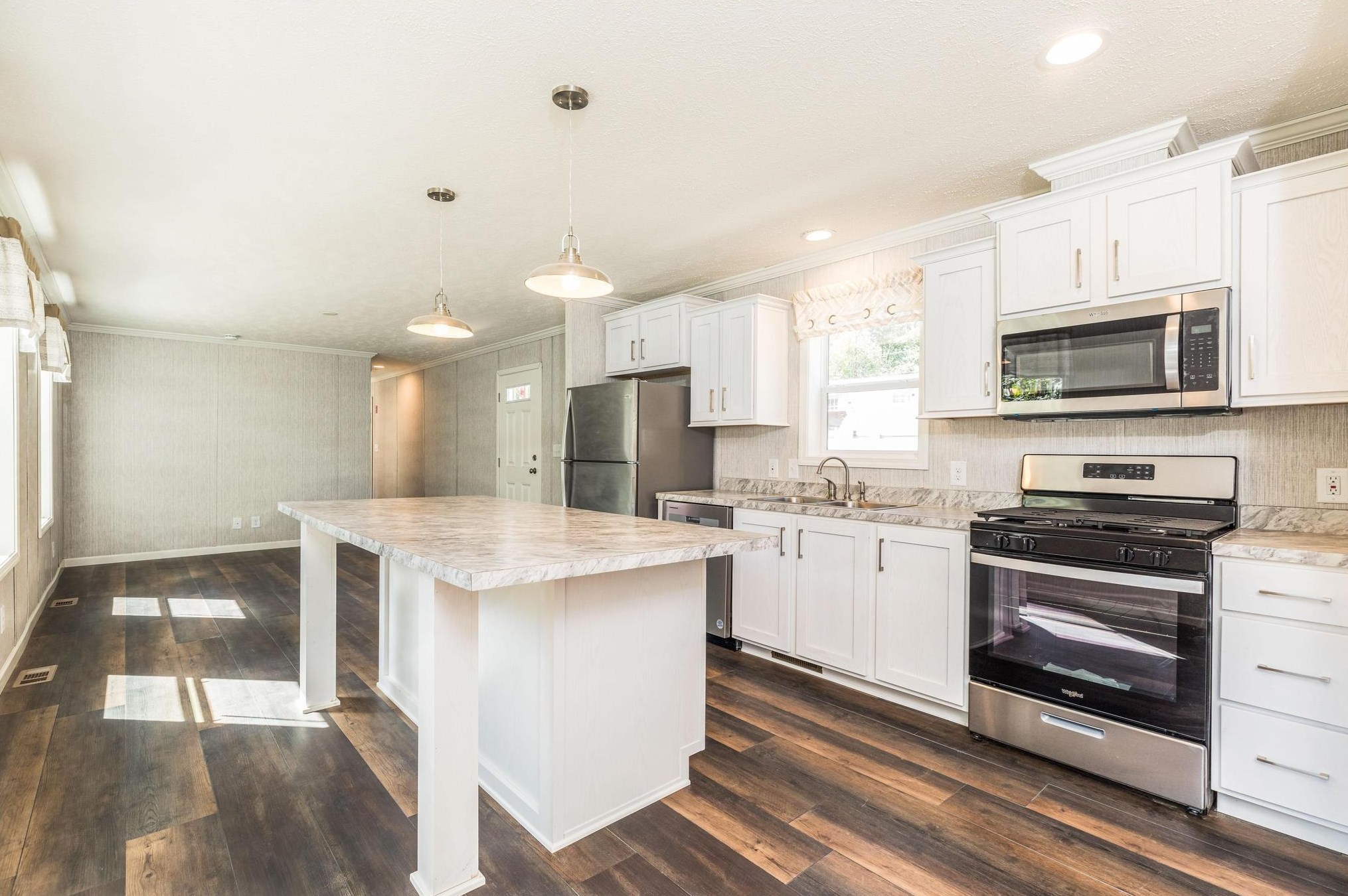 77 Pumpkin Hollow Rd, Barrington, NH 03825