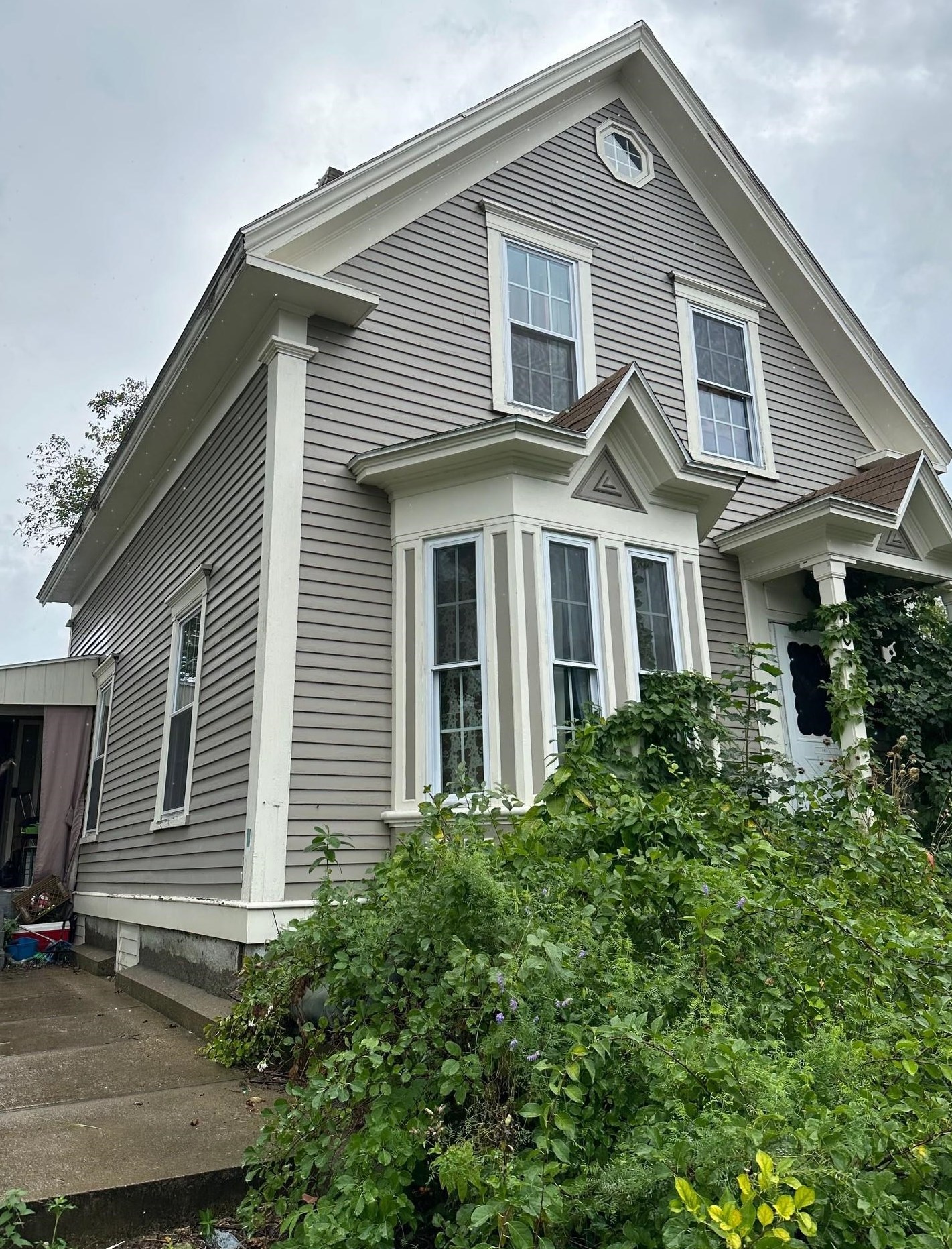 407 Lake Ave, Manchester, NH 03103