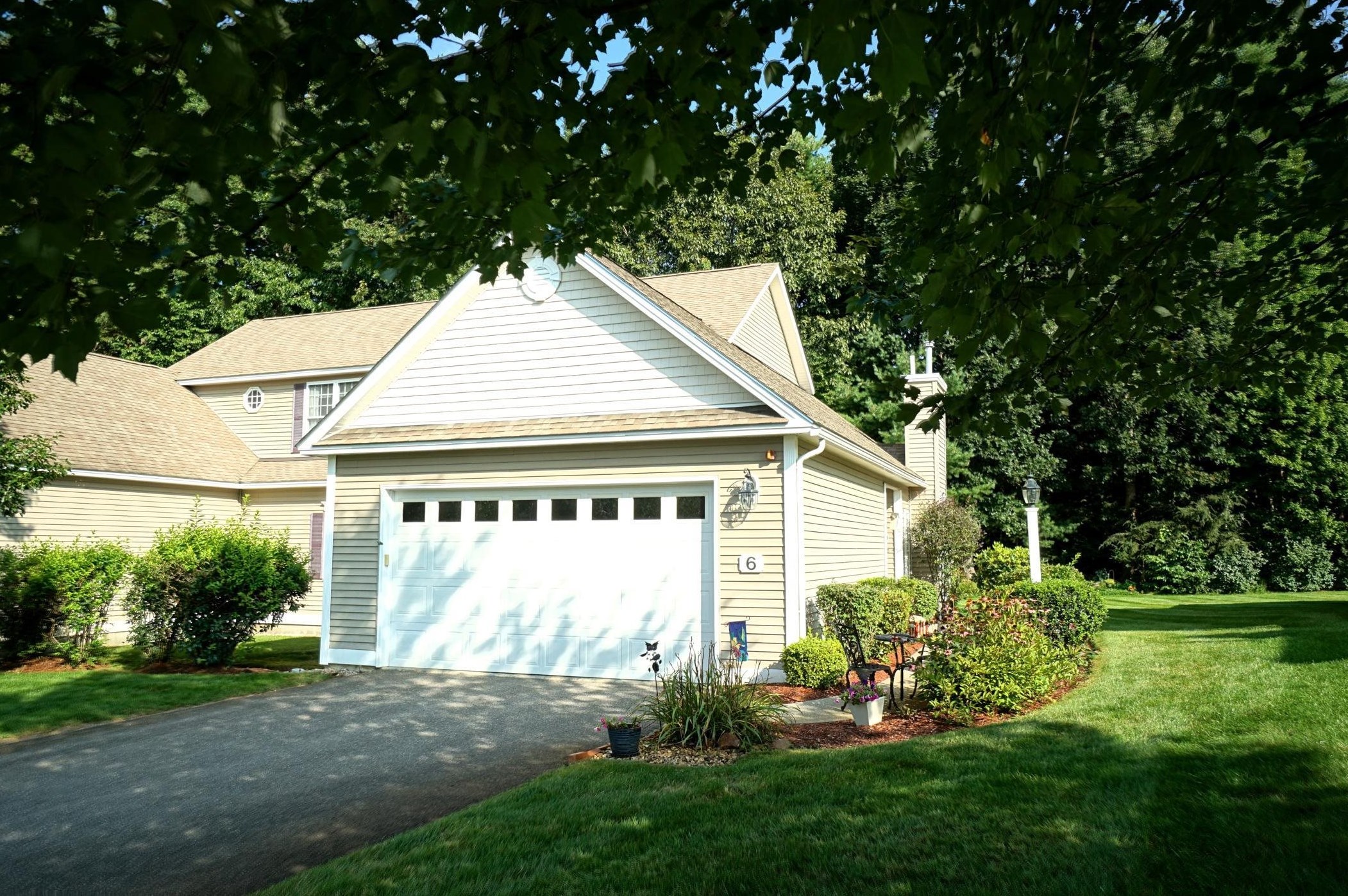6 Old Stage Rd, Hudson, NH 03052-2364