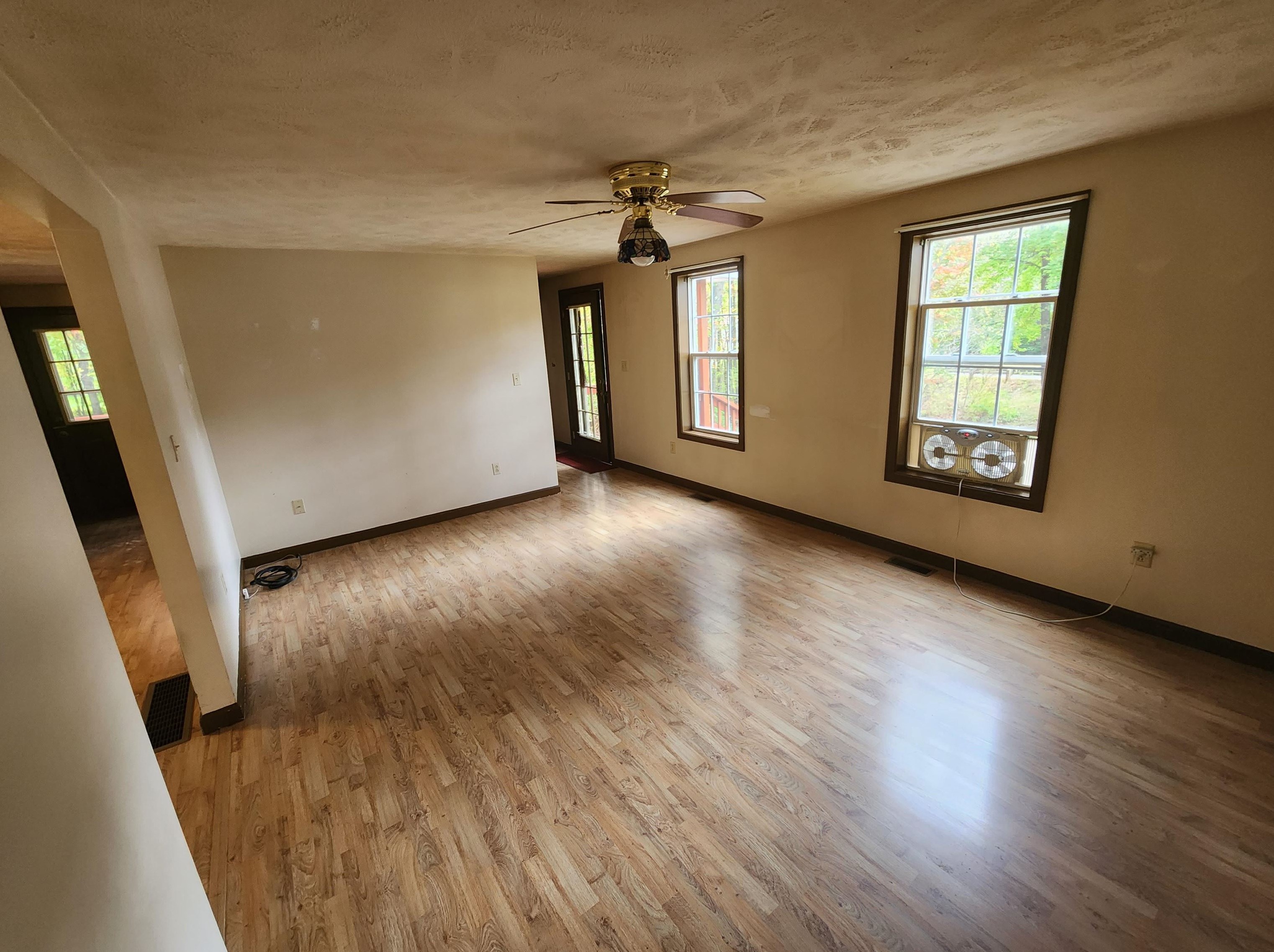 4649 Brown Ave, Manchester NH 03103-6726 exterior