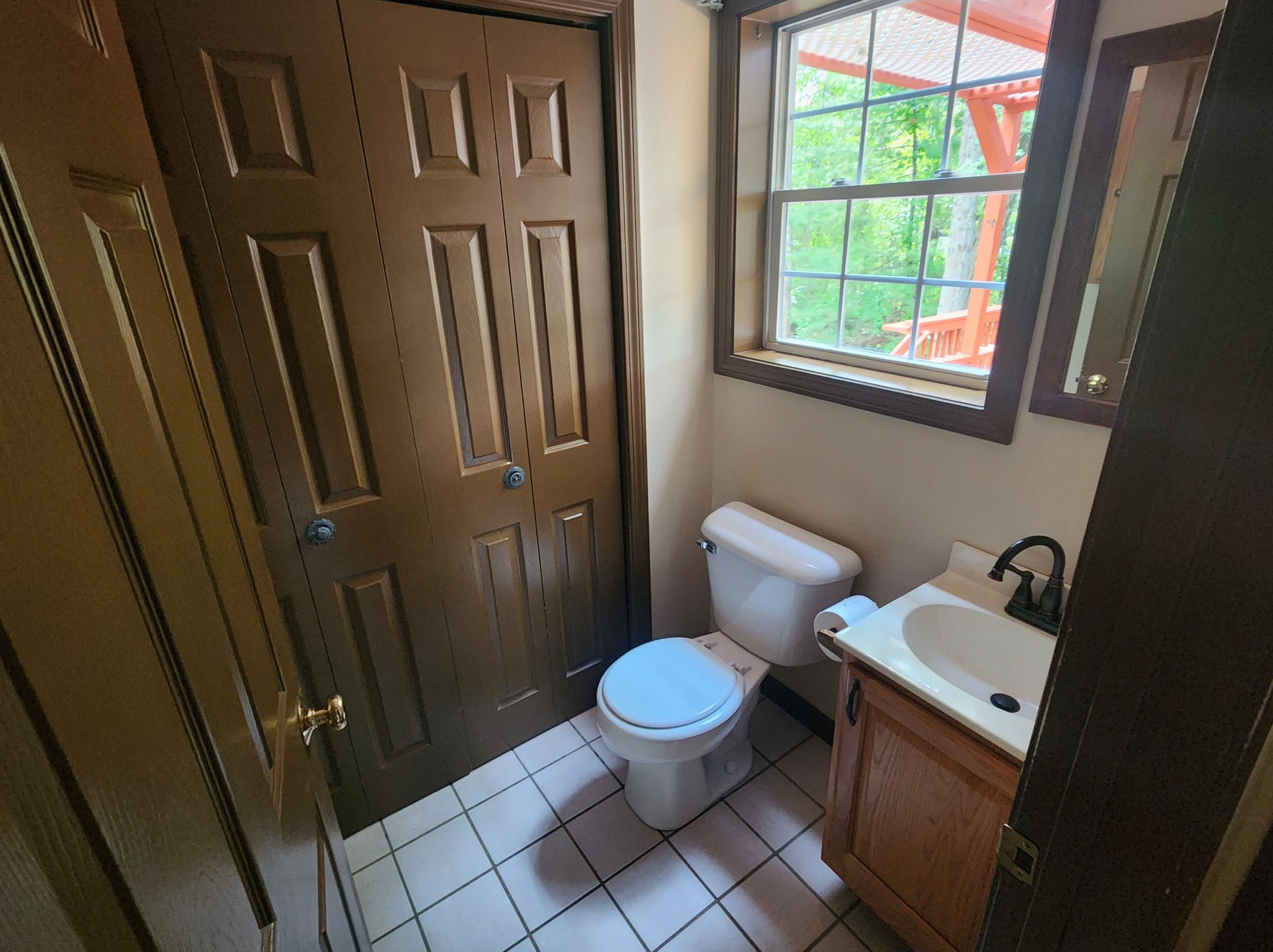 4649 Brown Ave, Manchester NH 03103-6726 exterior