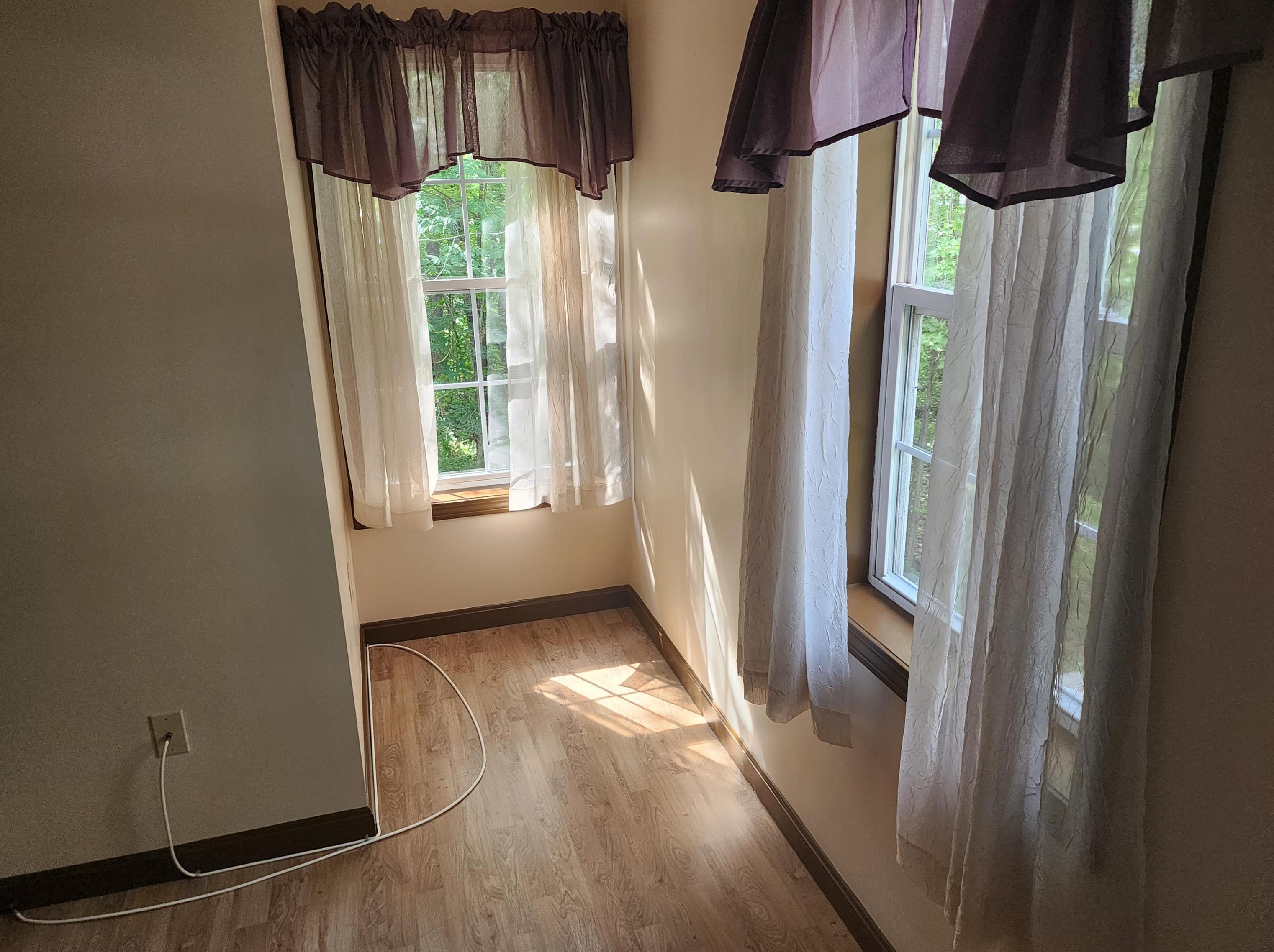 4649 Brown Ave, Manchester NH 03103-6726 exterior