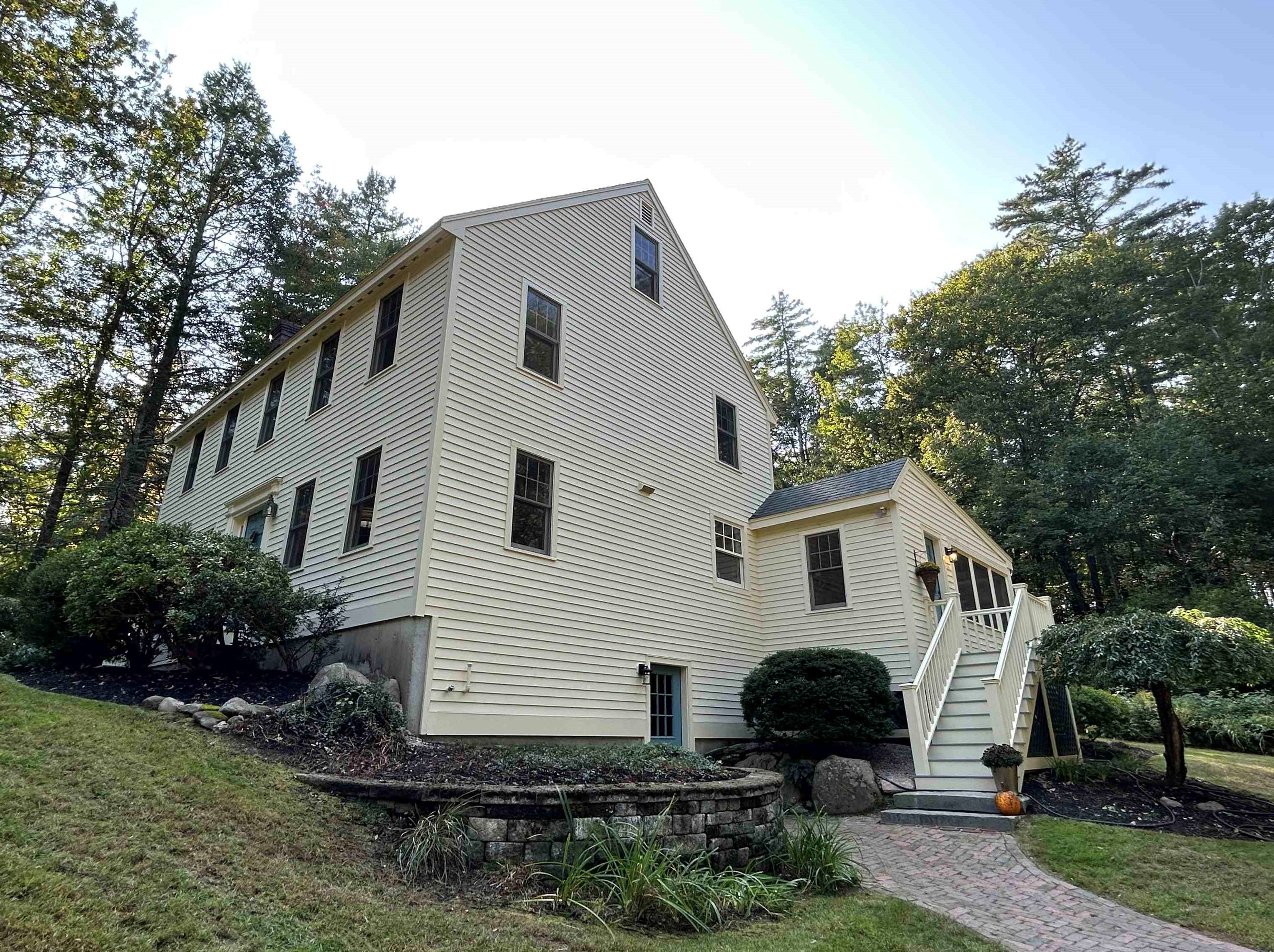 22 Peabody Dr, Kensington, NH 03833-6424