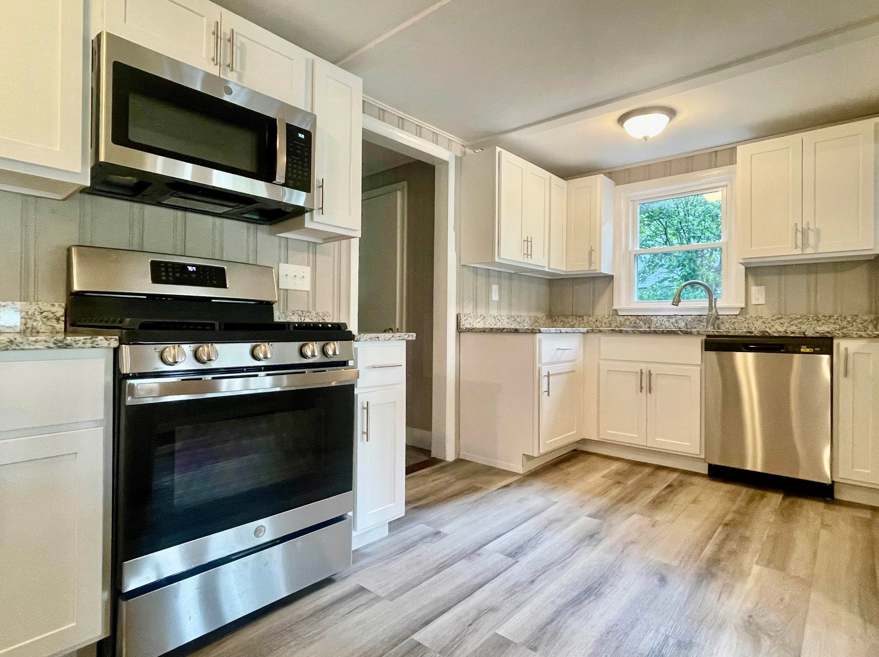 19 Hammond Rd, Deerfield, NH 03037