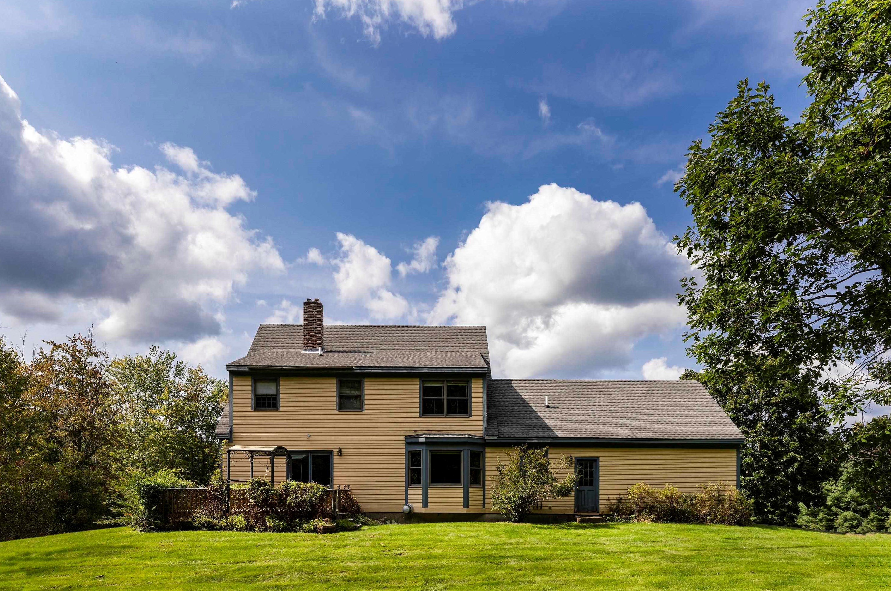 463 Meriden Rd, Lebanon NH  03766-2402 exterior