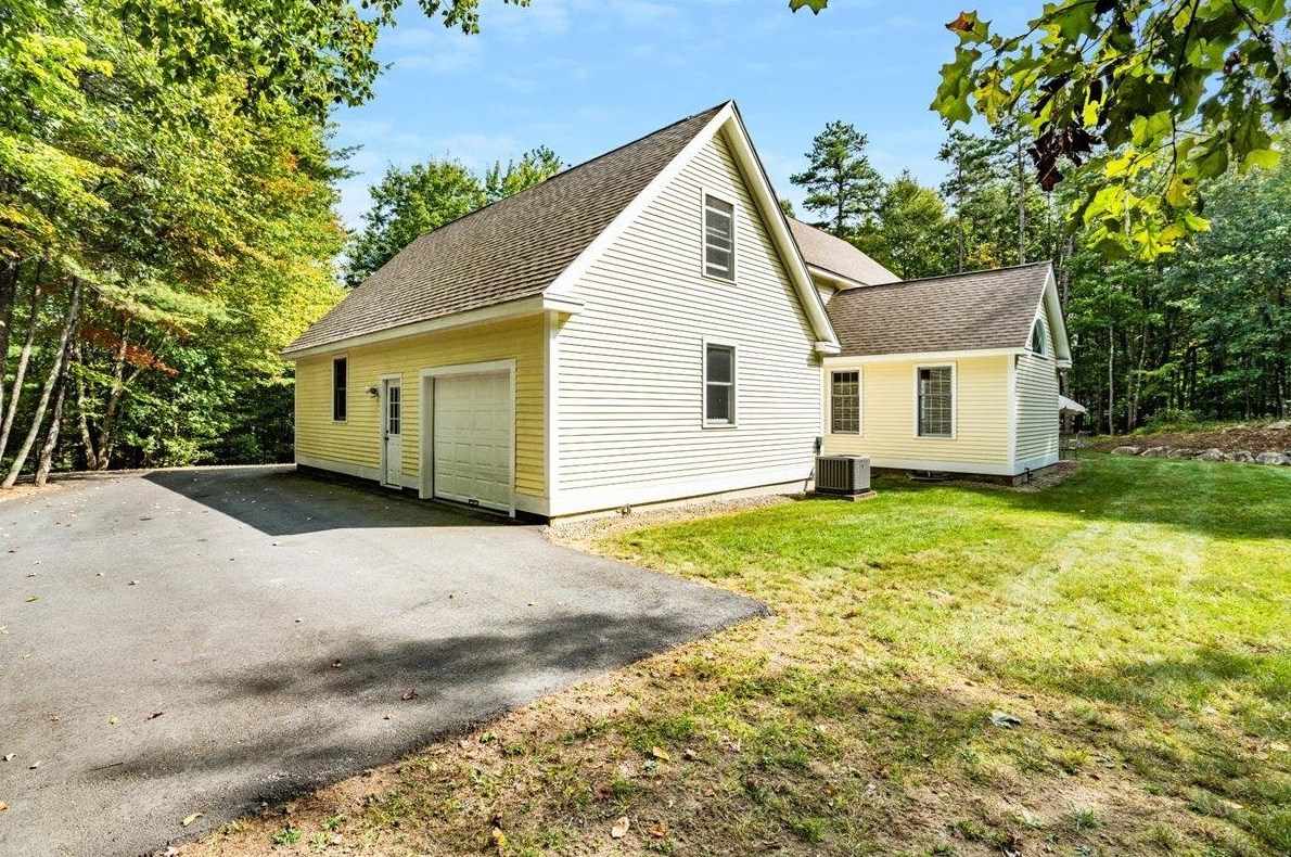 24 Rosewell Rd, Manchester, NH 03110-4527